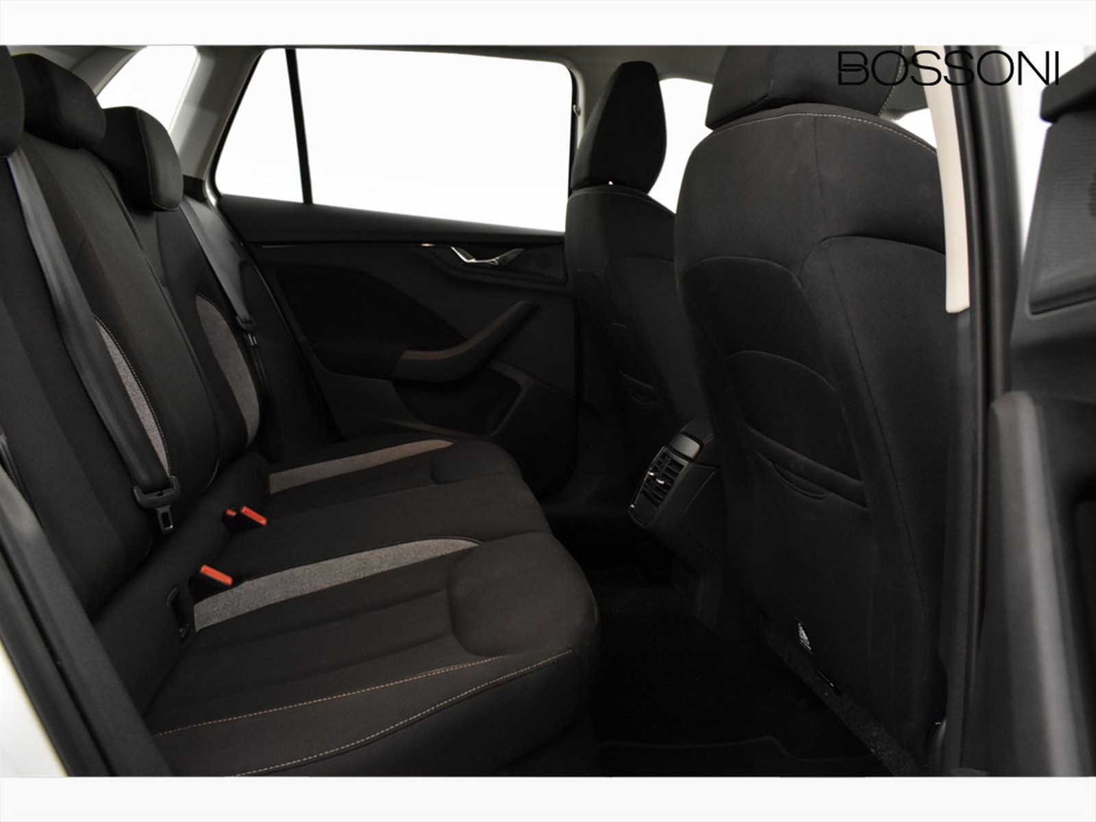 9 - Skoda Kamiq 1.0 tsi 95cv selection