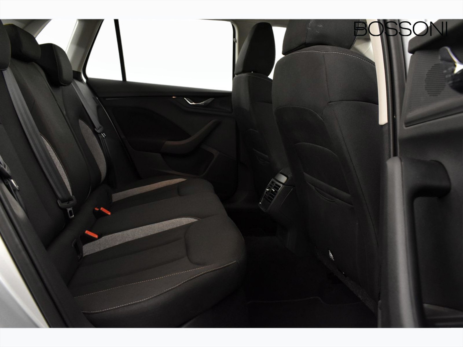 9 - Skoda Kamiq 1.0 tsi 95cv selection