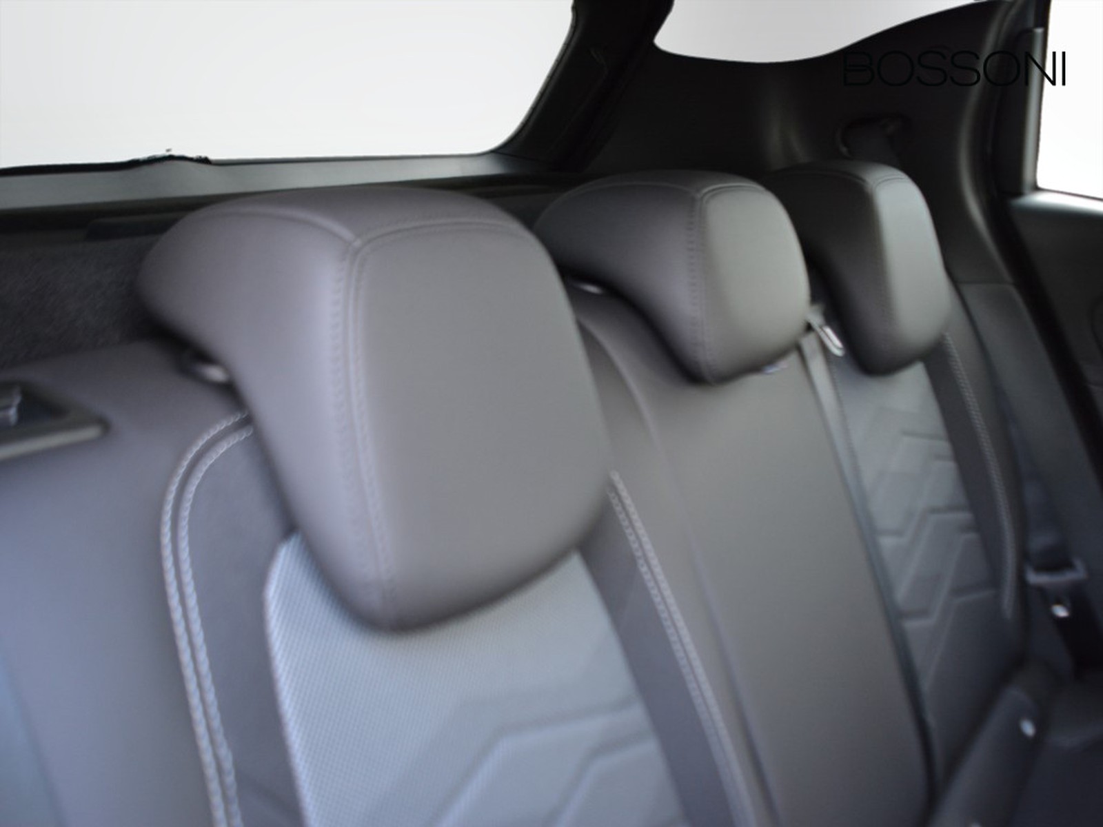 6 - Jeep Avenger 1.2 turbo 100cv summit fwd