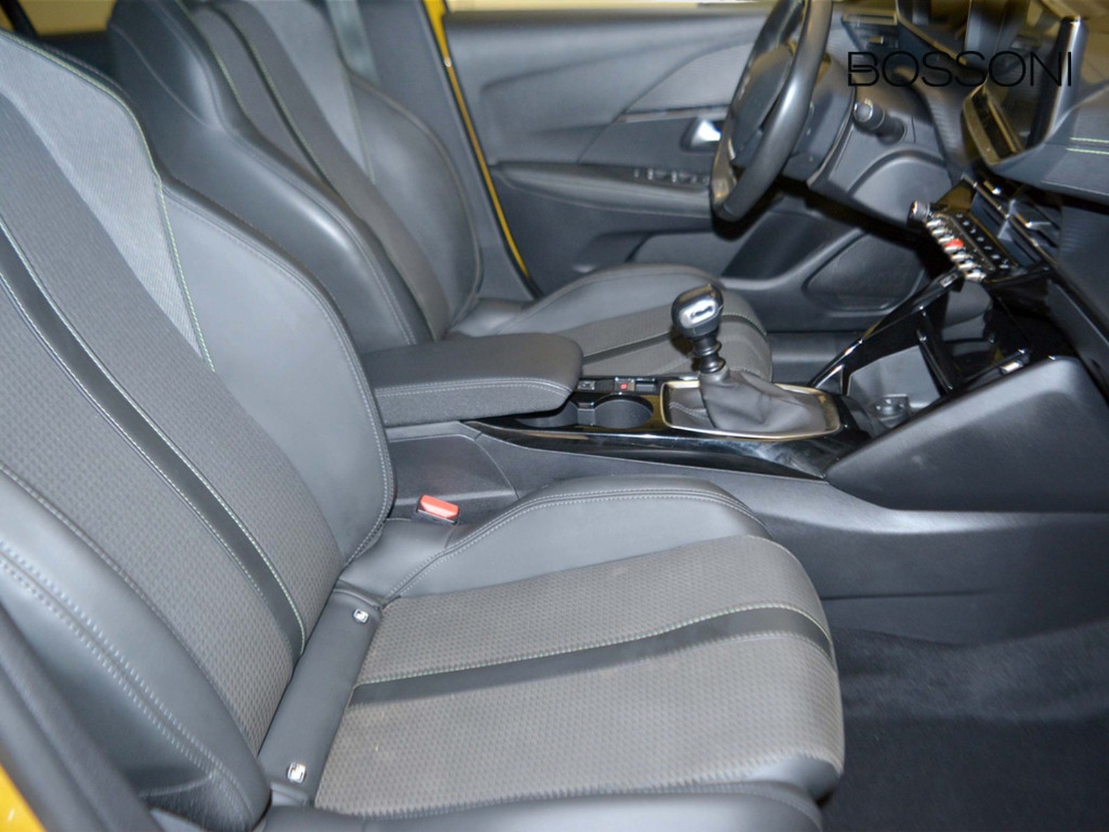 5 - Peugeot 208 5 porte 1.2 puretech gt s&s