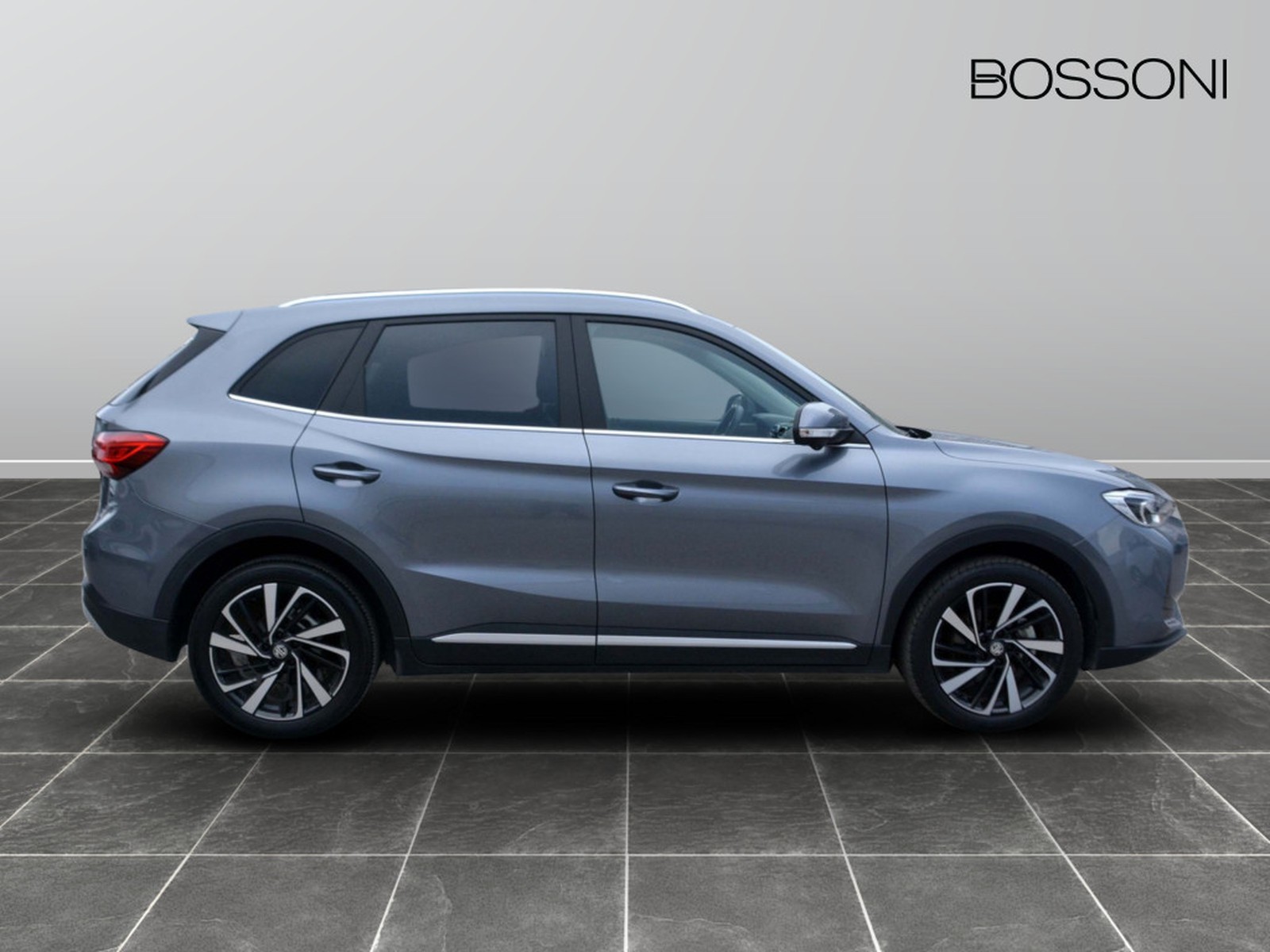 24 - Mg ZS 1.5 hybrid+ luxury auto