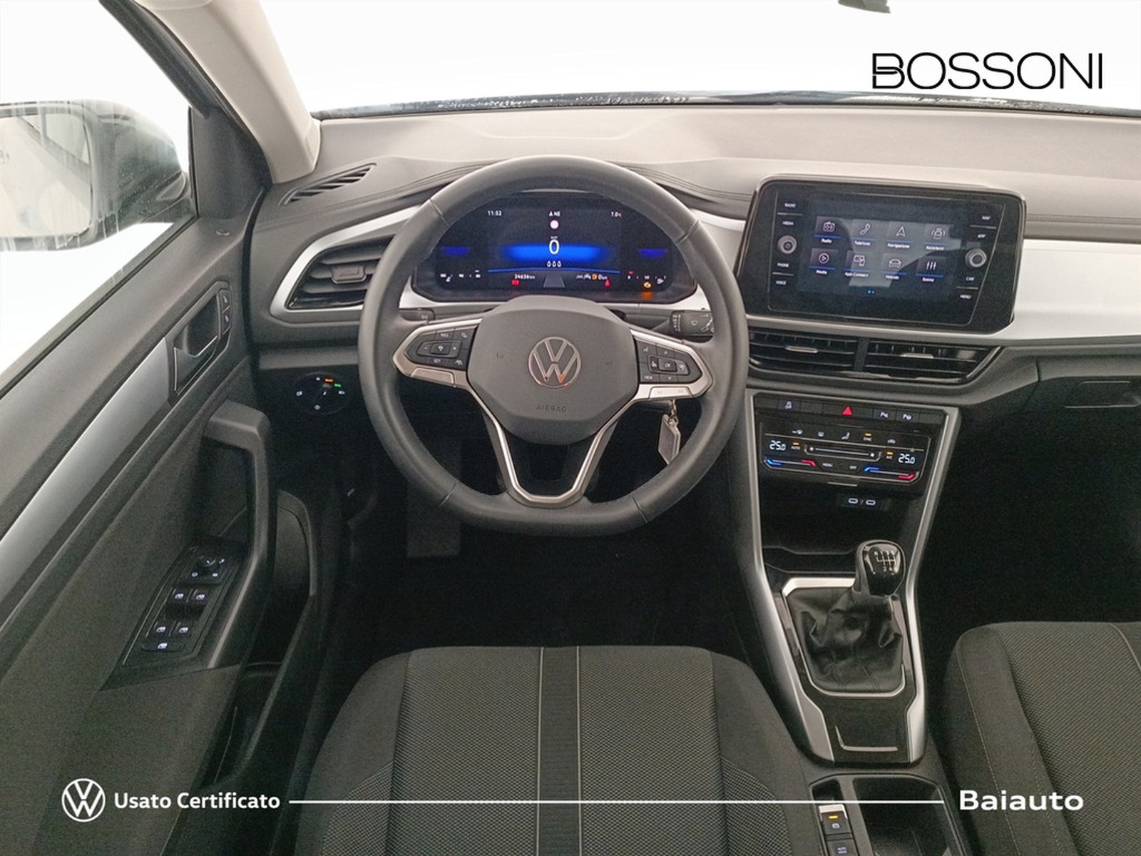 8 - Volkswagen T-Roc 2.0 tdi scr 115cv life