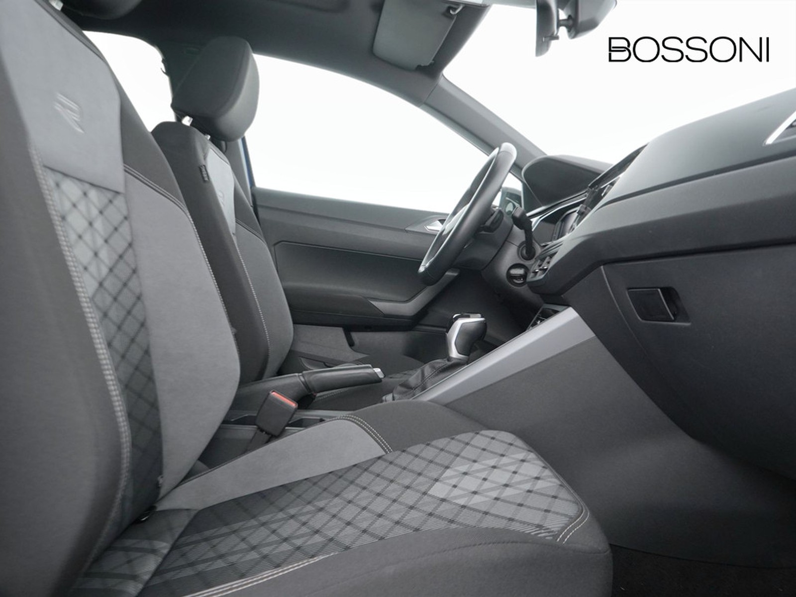 8 - Volkswagen Taigo 1.0 tsi 115cv r-line dsg