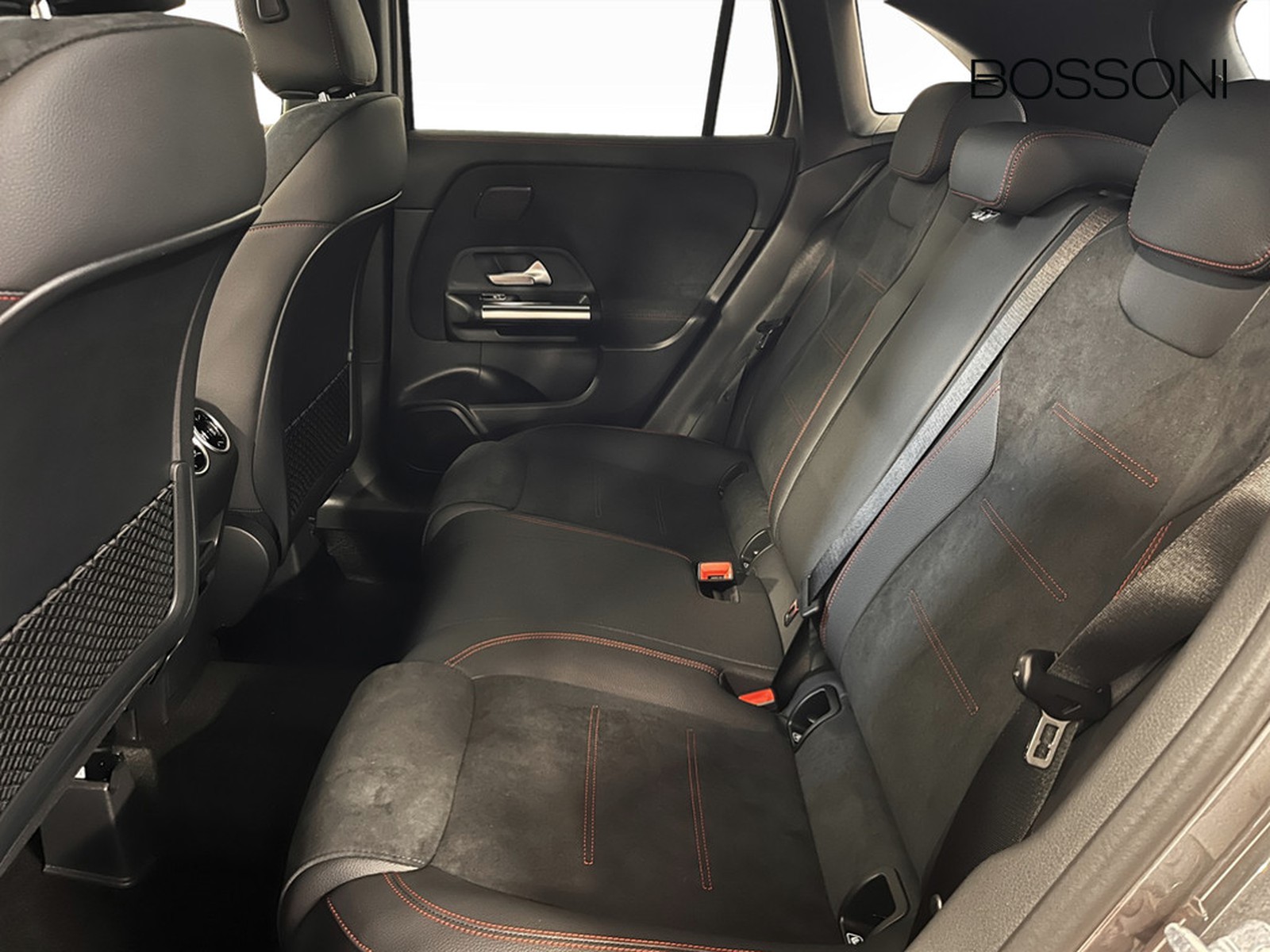 8 - Mercedes GLA 200 d amg line premium 4matic 8g-dct