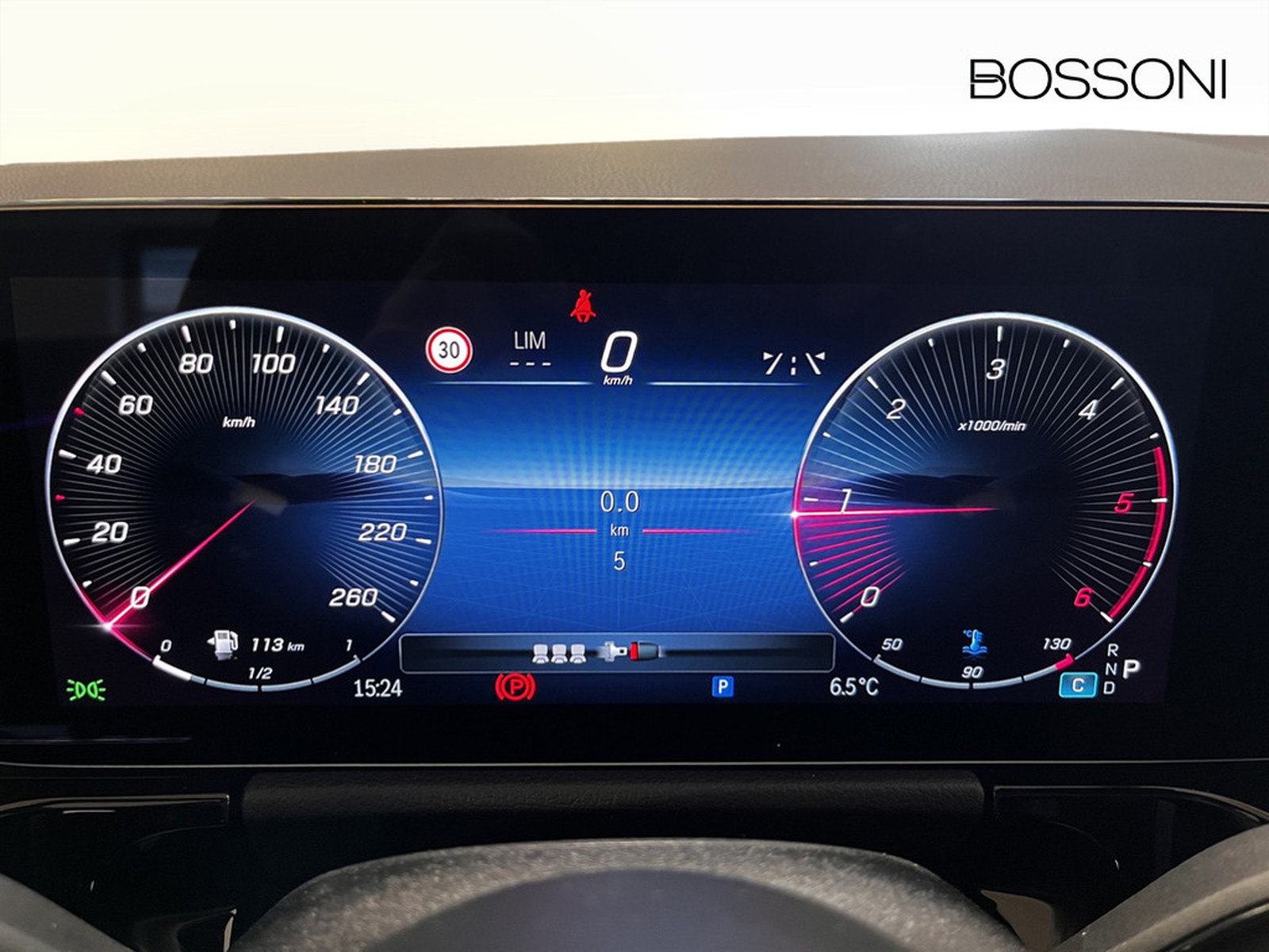 9 - Mercedes GLA 200 d amg line premium 4matic 8g-dct