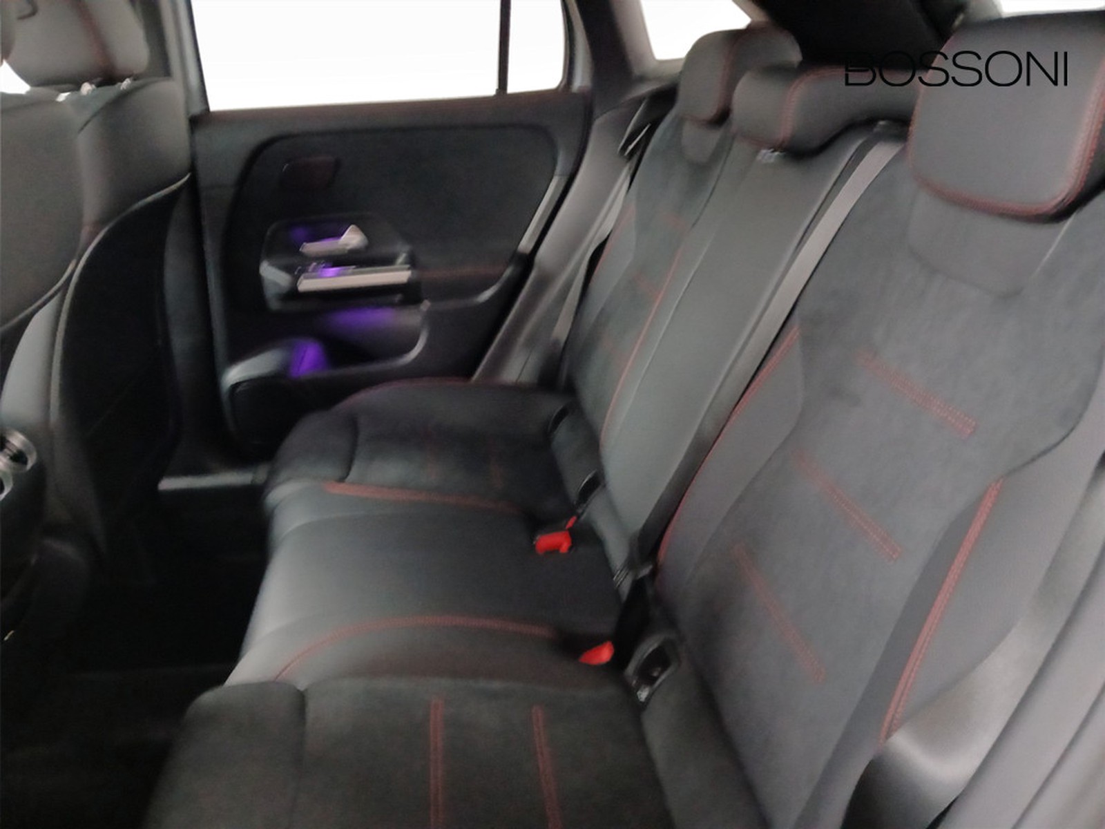 8 - Mercedes GLA 200 d amg line premium 4matic 8g-dct