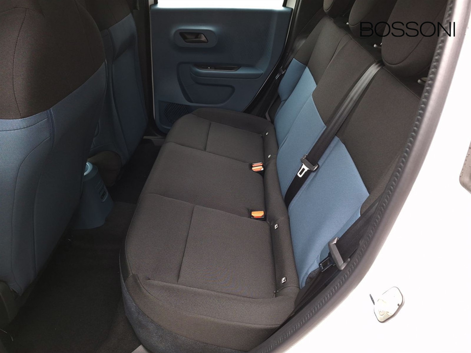 12 - Fiat Grande Panda 1.2 hybrid 110cv business