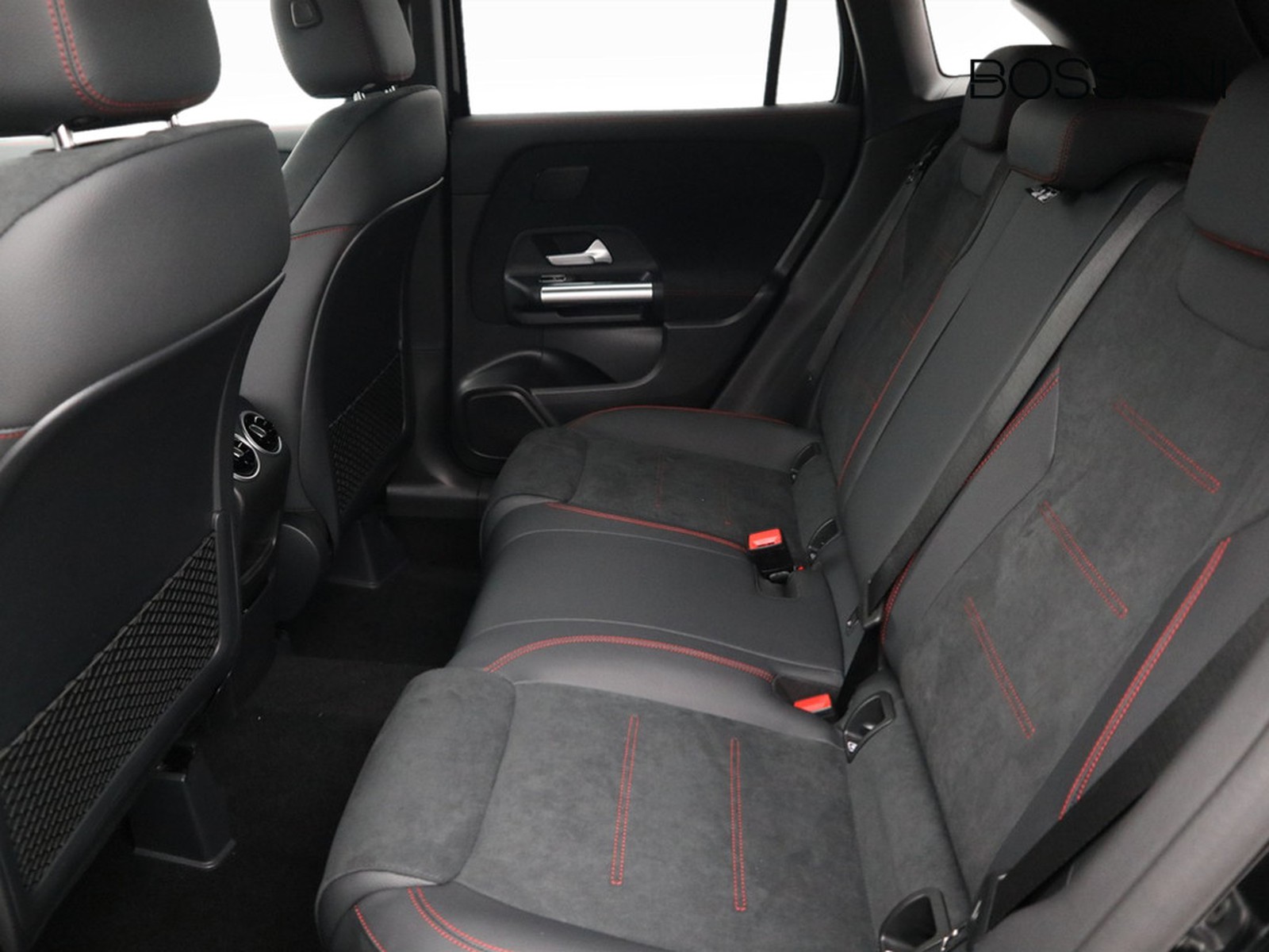 8 - Mercedes GLA 200 d amg line premium 4matic 8g-dct