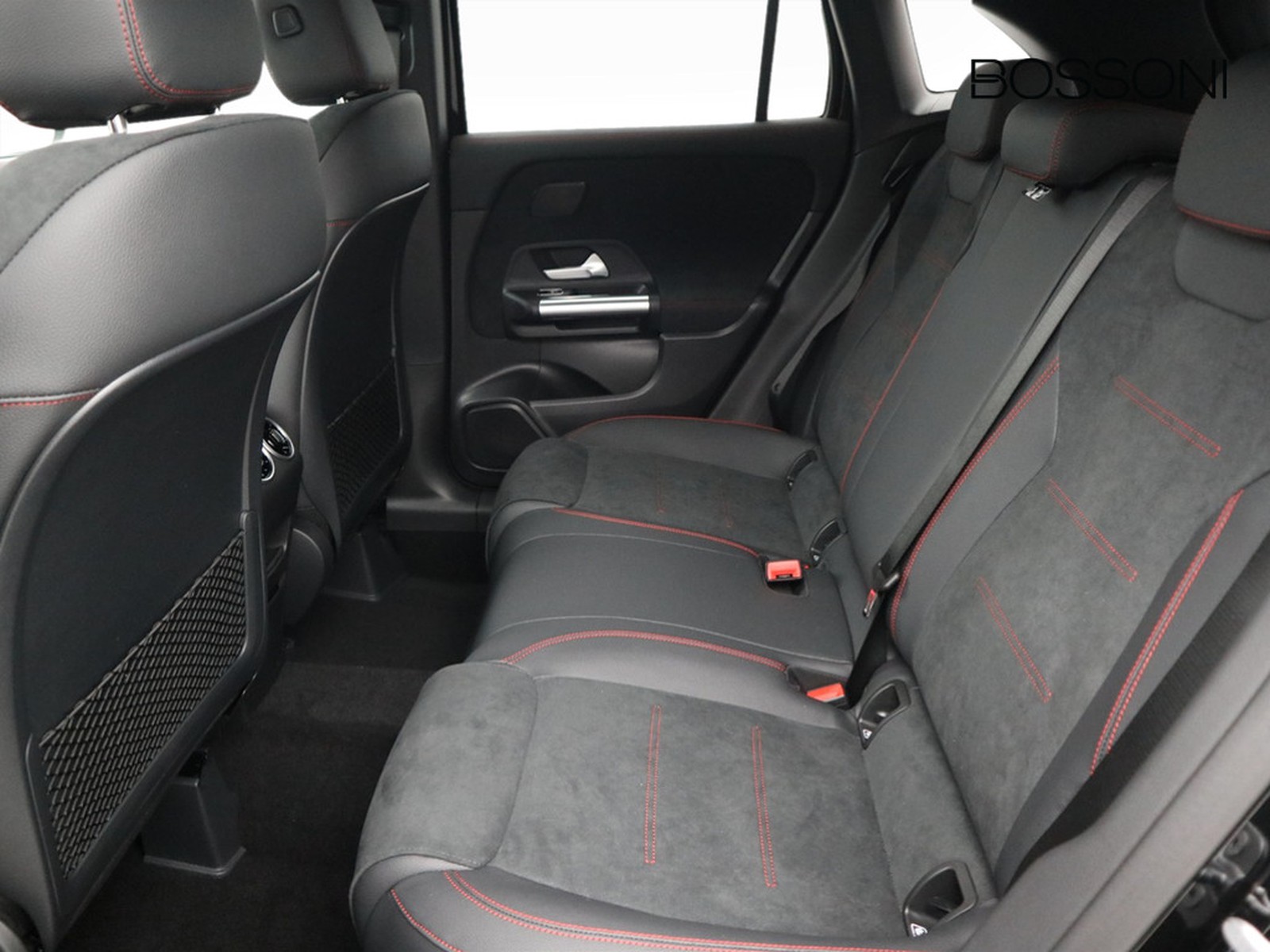 8 - Mercedes GLA 200 d amg line premium 8g-dct