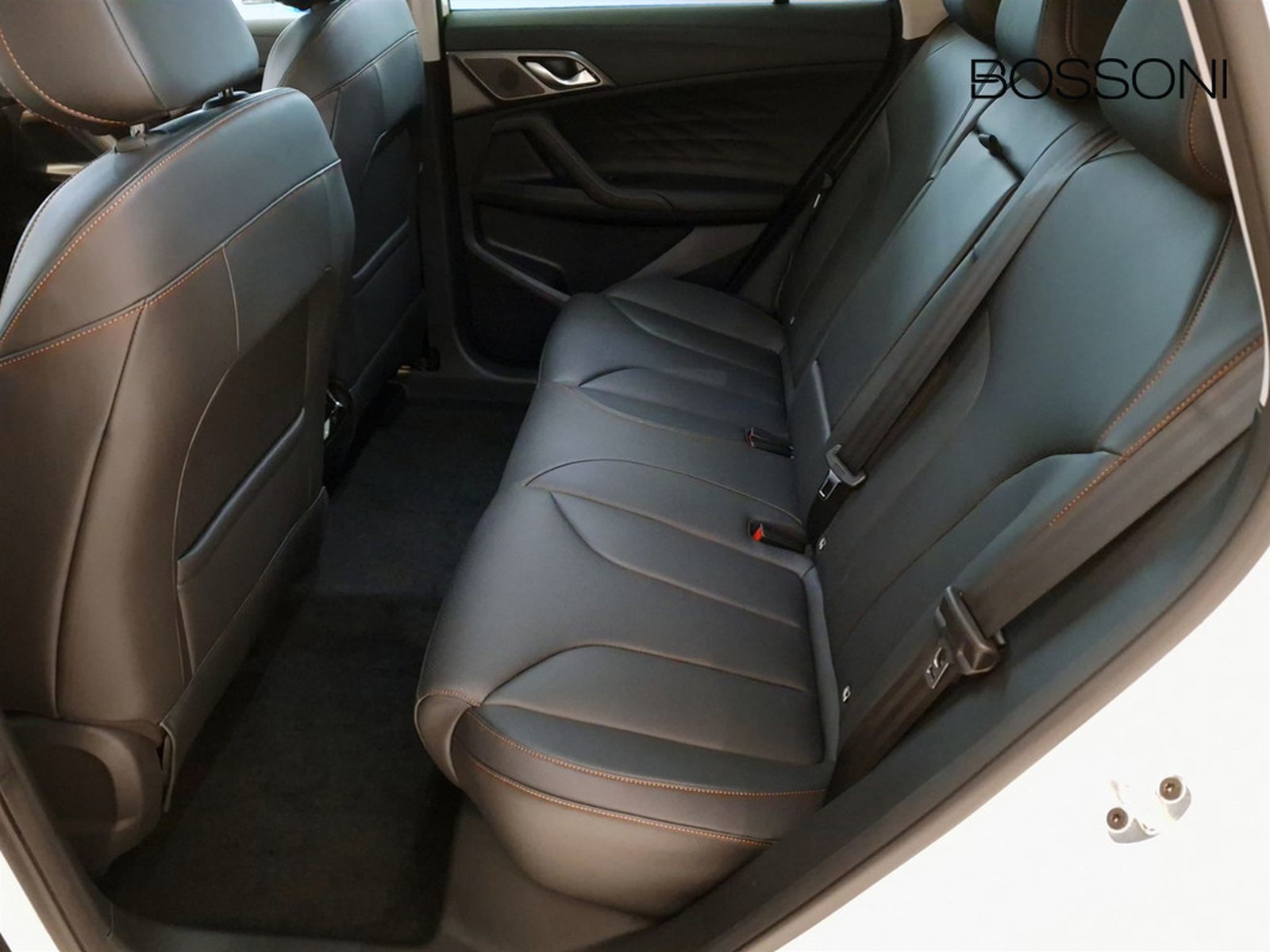 12 - Mg HS 1.5 phev luxury auto