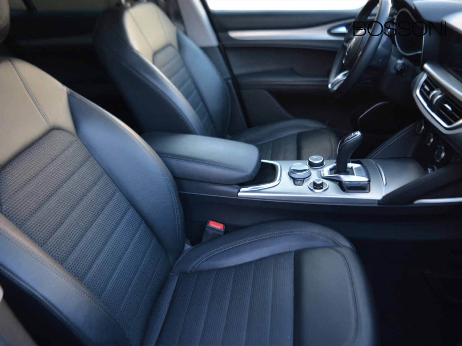 5 - Alfa Romeo Stelvio 2.2 turbo 190cv sprint q4 at8