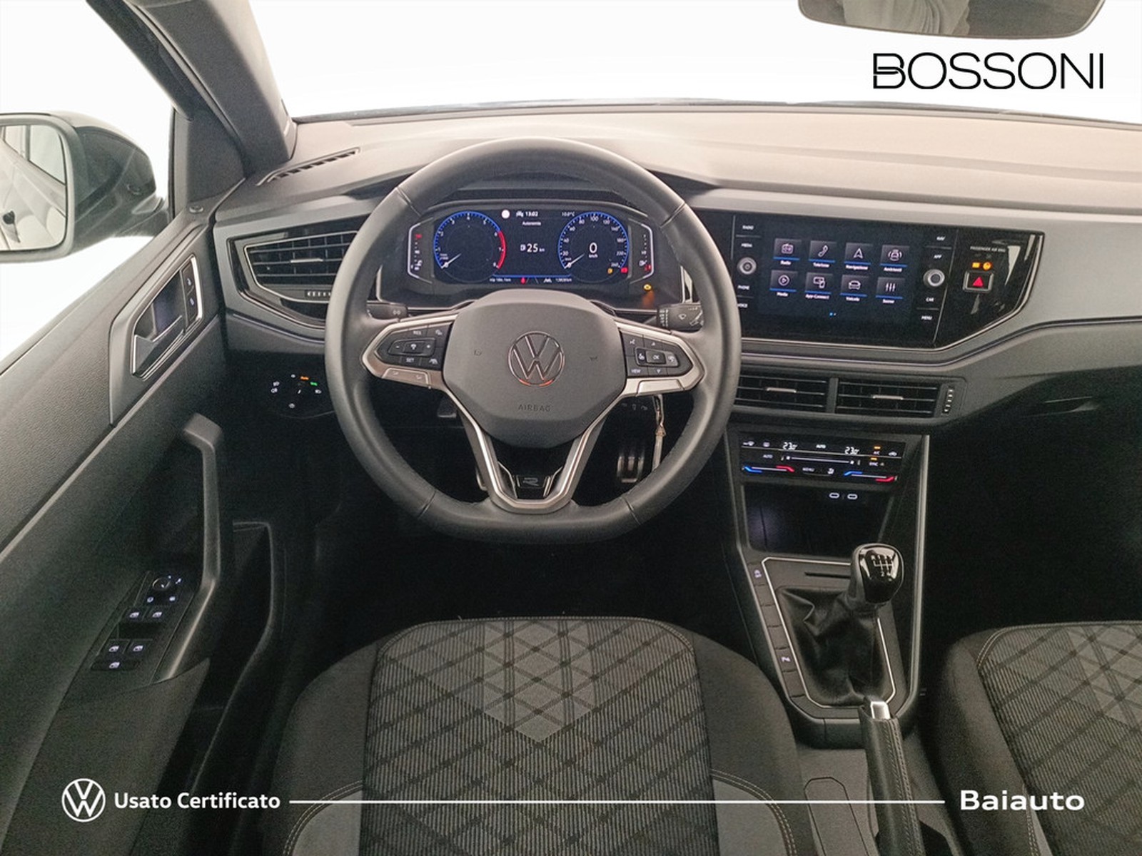 8 - Volkswagen Taigo 1.0 tsi 115cv r-line