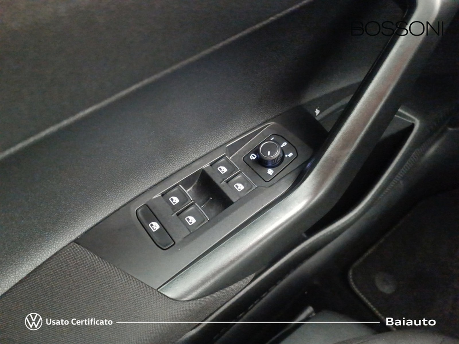 17 - Volkswagen Taigo 1.0 tsi 115cv r-line