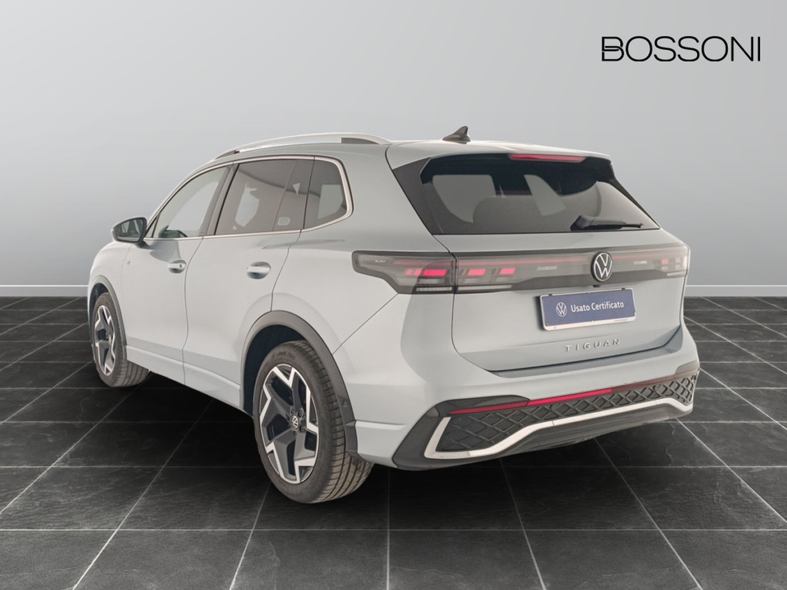 4 - Volkswagen Tiguan 2.0 tdi scr 150cv r-line dsg