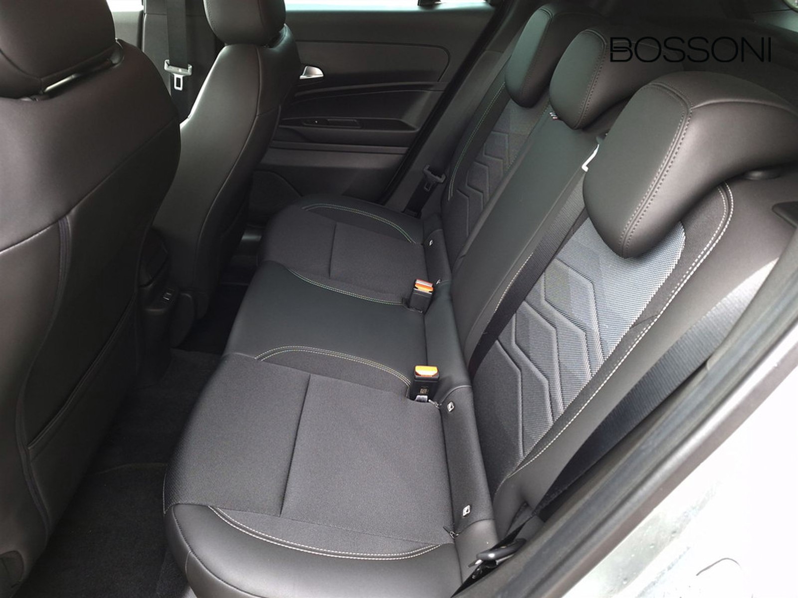 12 - Jeep Avenger 1.2 turbo 100cv altitude fwd