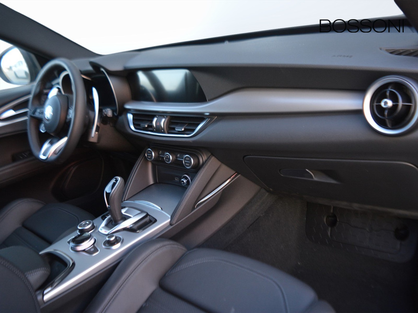 8 - Alfa Romeo Stelvio 2.2 turbo 210cv veloce q4 at8