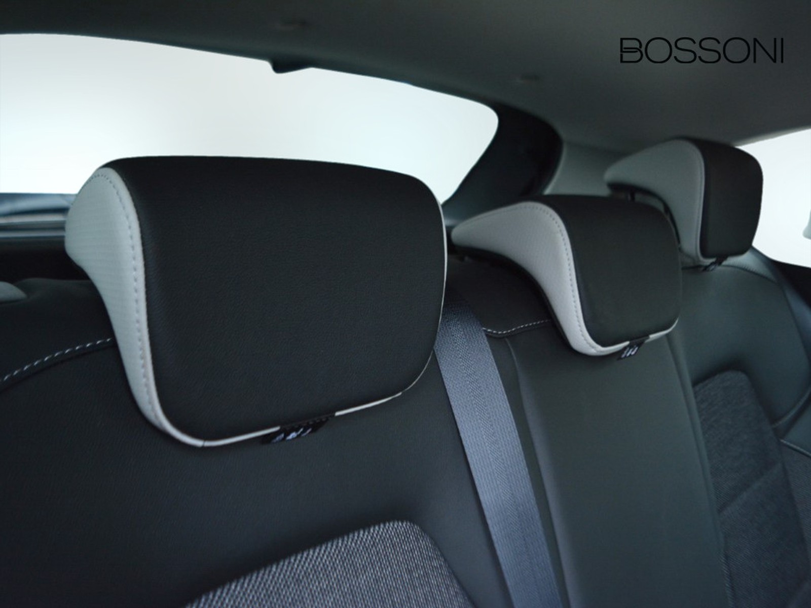 6 - Renault Captur 1.6 e-tech full hybrid techno auto 145cv