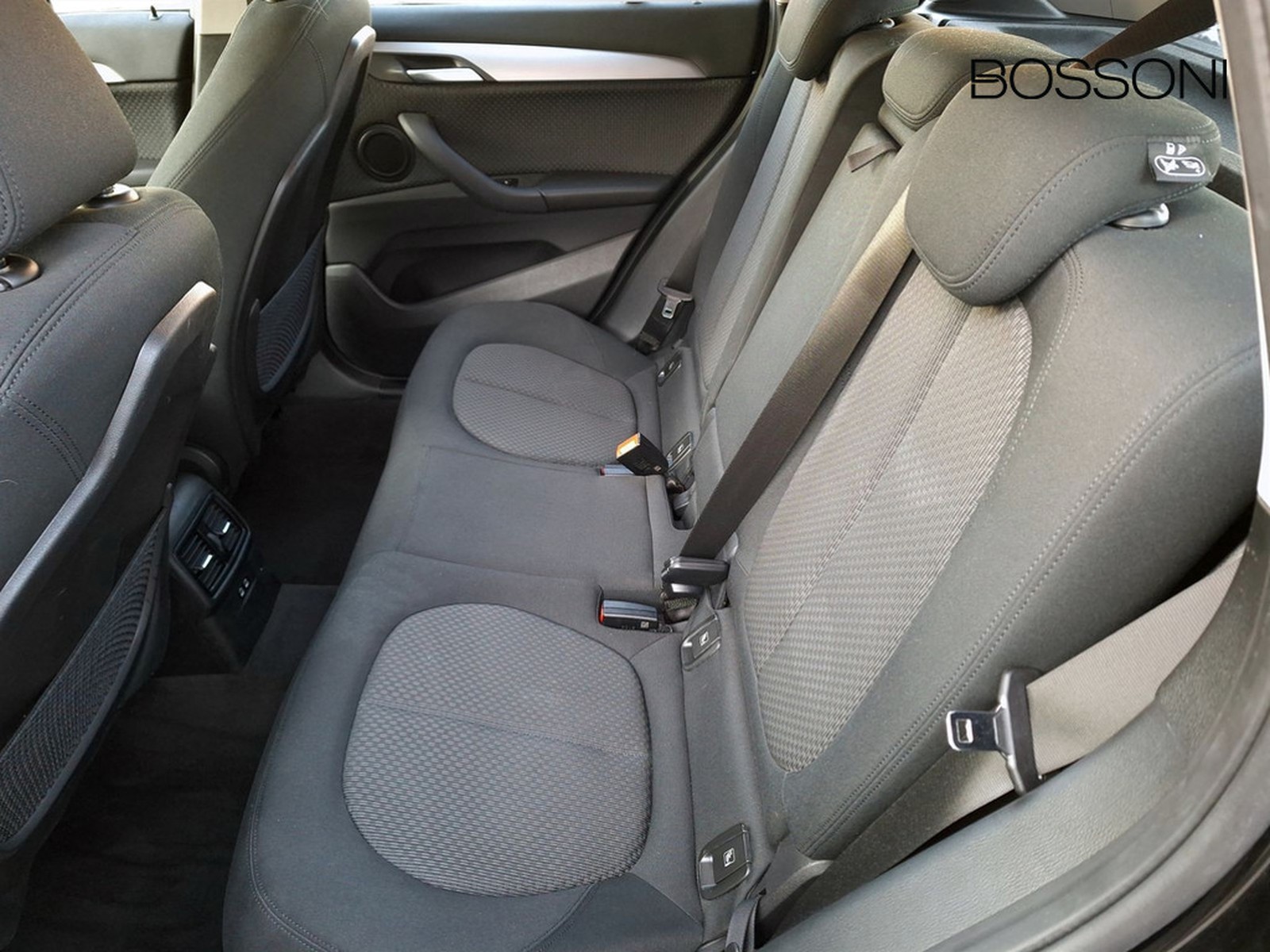 12 - BMW X1 18d sdrive business advantage steptronic