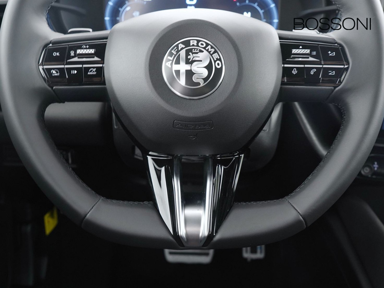 15 - Alfa Romeo Junior 1.2 hybrid 145cv ibrida edct6