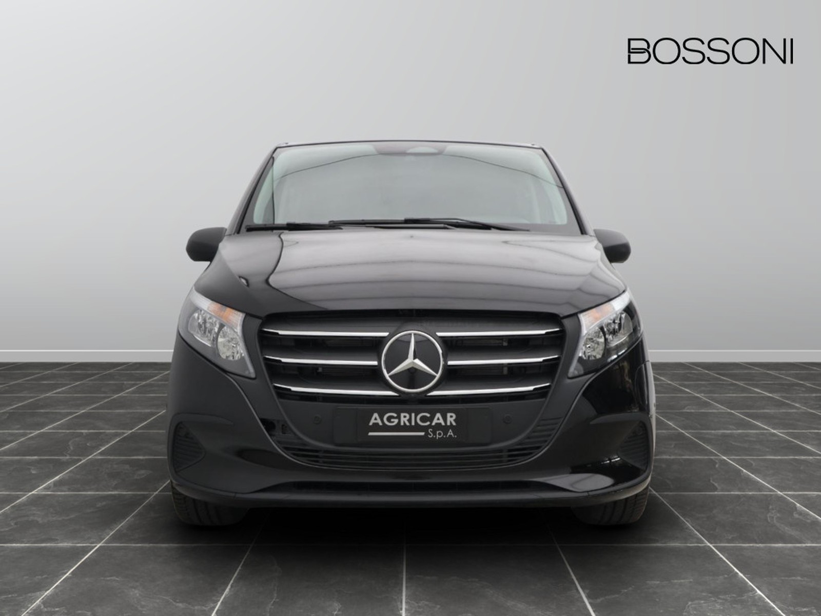 2 - Mercedes Vans Vito etourer 129 long 90kwh