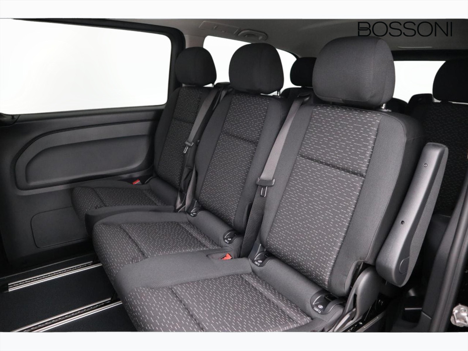 8 - Mercedes Vans Vito etourer 129 long 90kwh