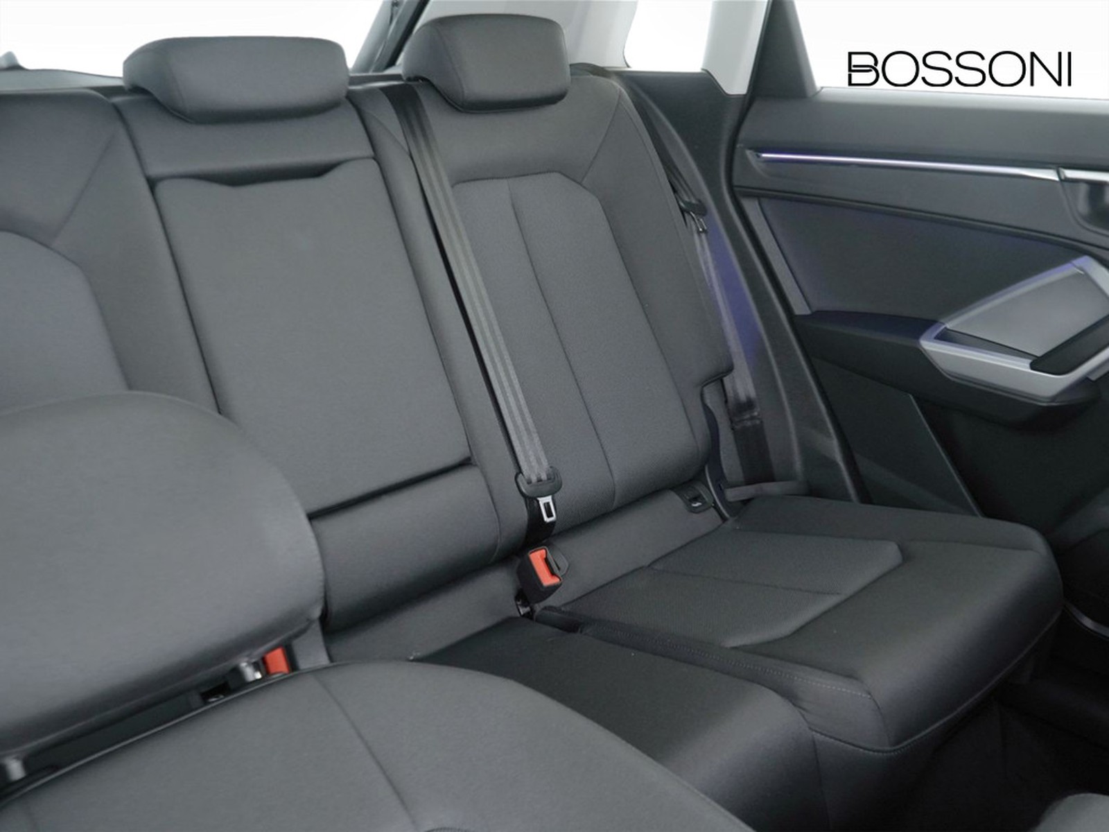 21 - Audi Q3 35 2.0 tdi business advanced s tronic