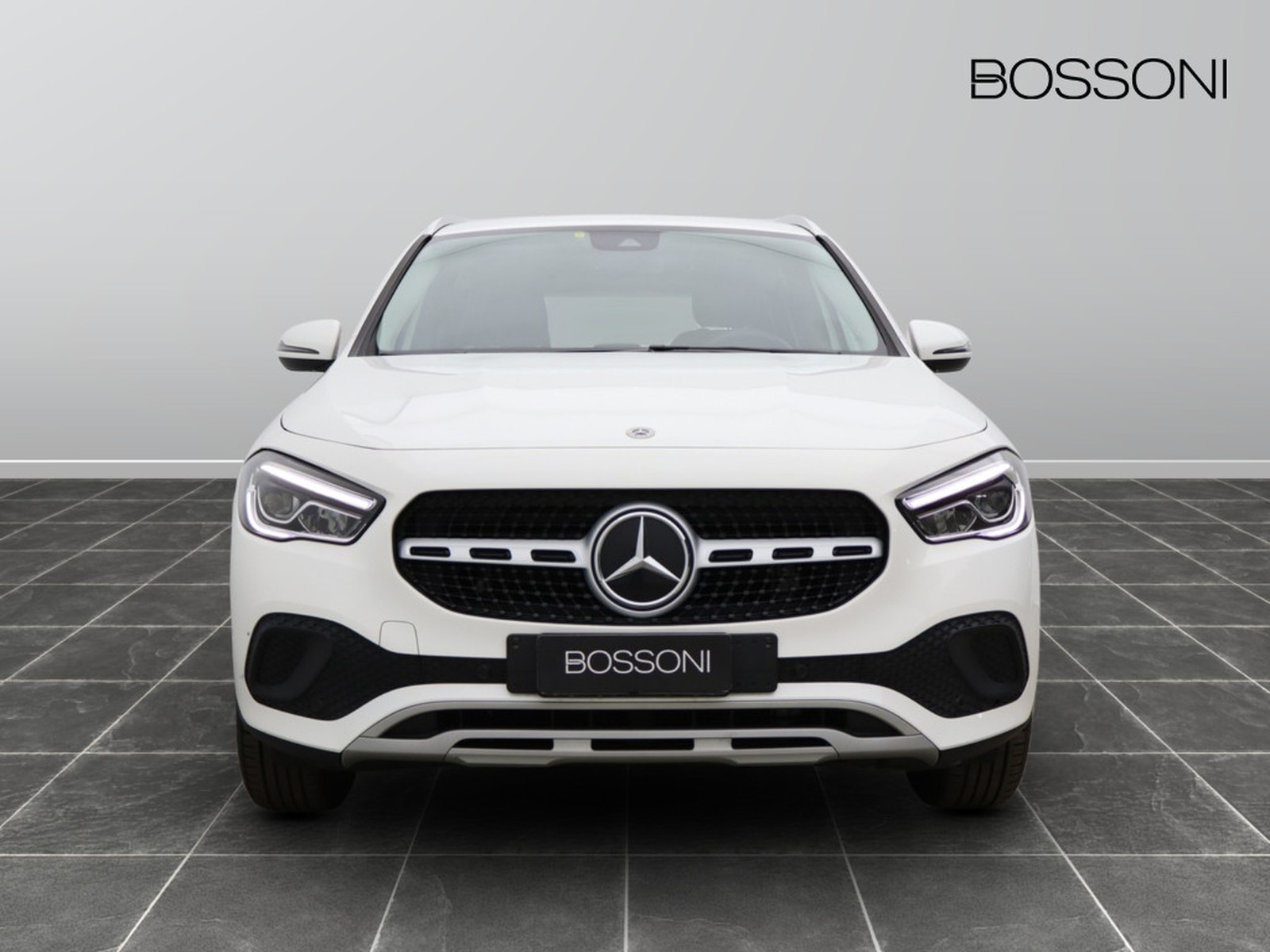 2 - Mercedes GLA 180 business extra 7g-dct