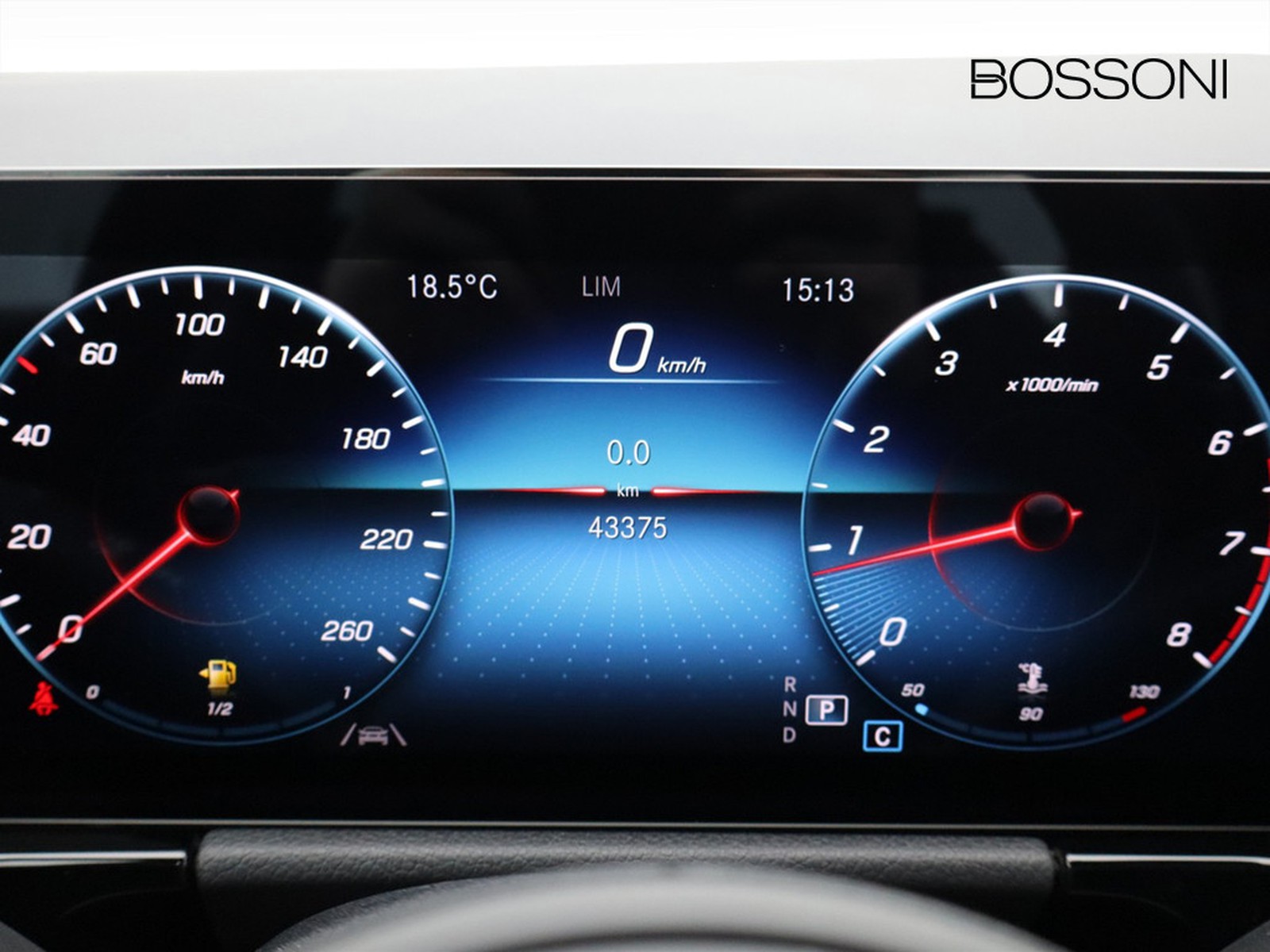 9 - Mercedes GLA 180 business extra 7g-dct