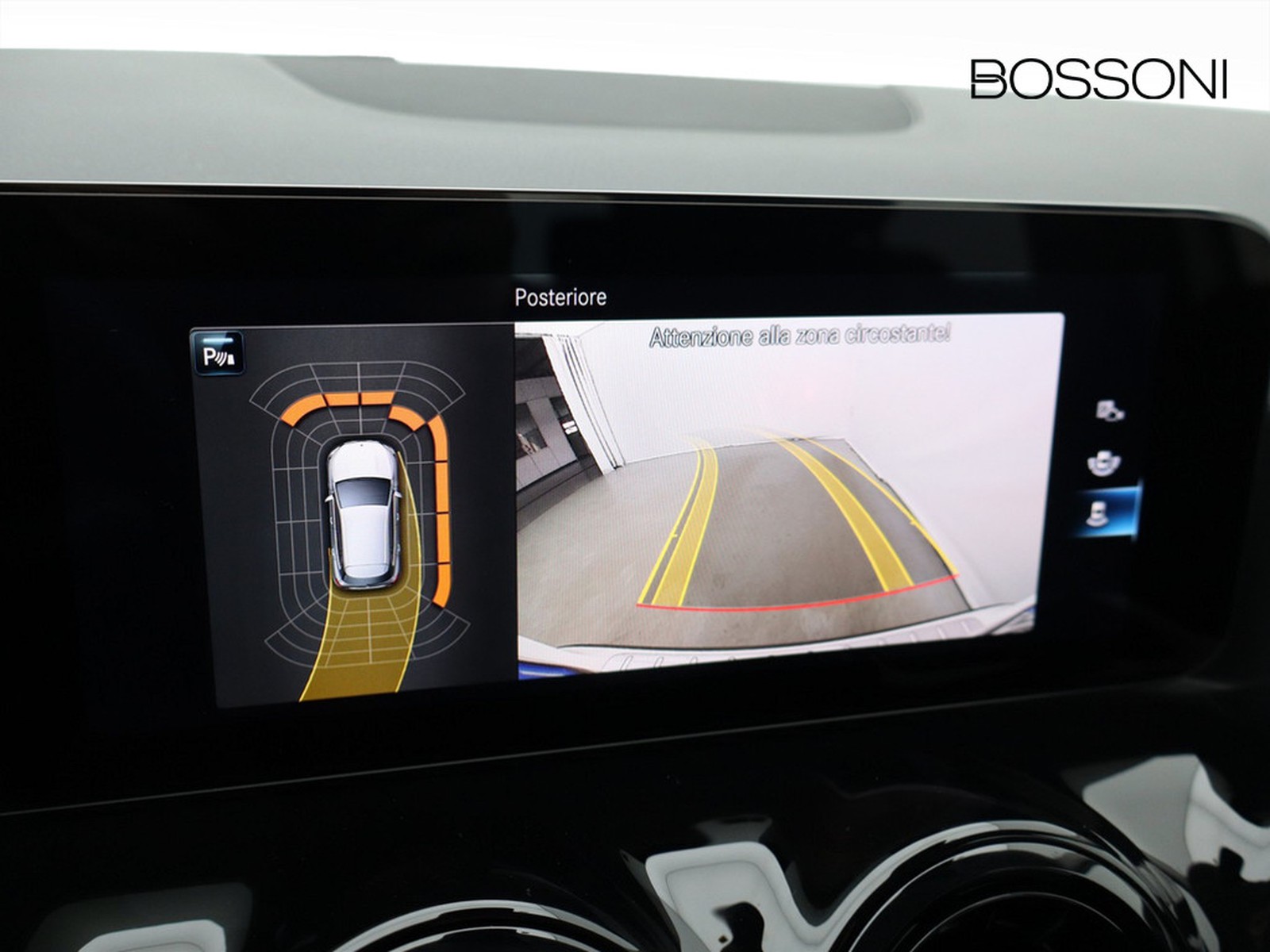 11 - Mercedes GLA 180 business extra 7g-dct