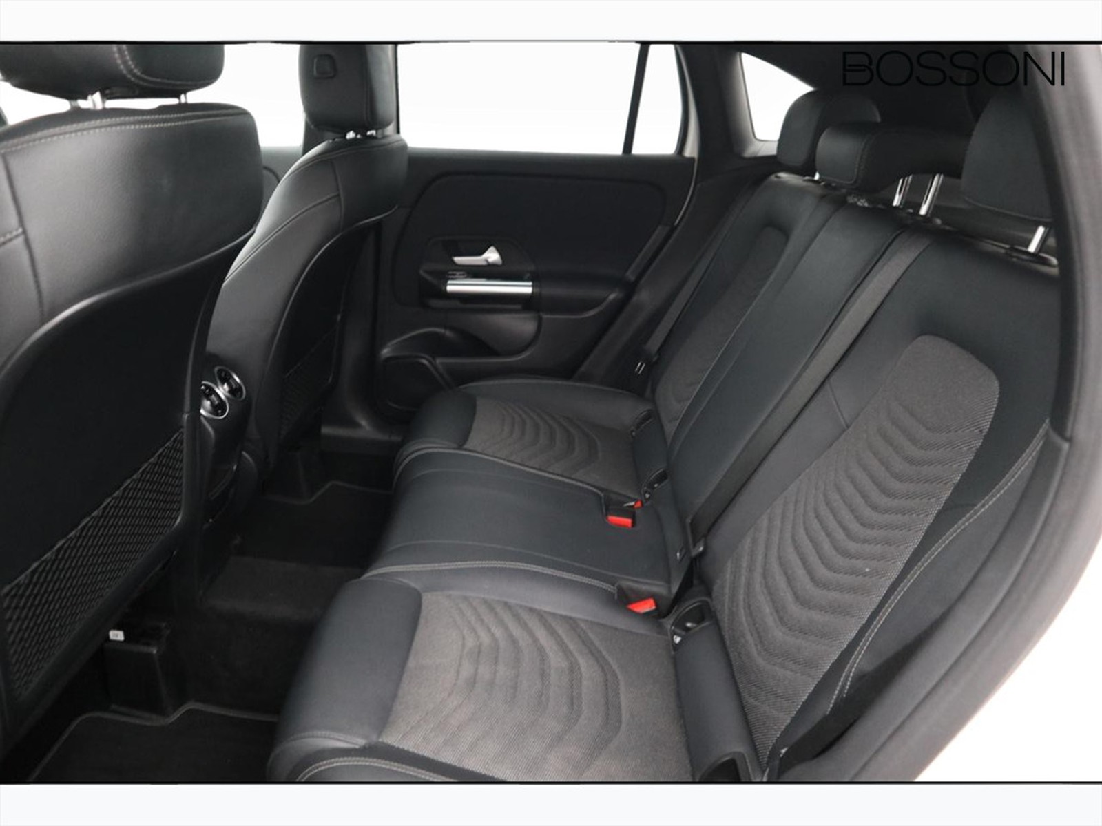 8 - Mercedes GLA 180 d progressive advanced 8g-dct