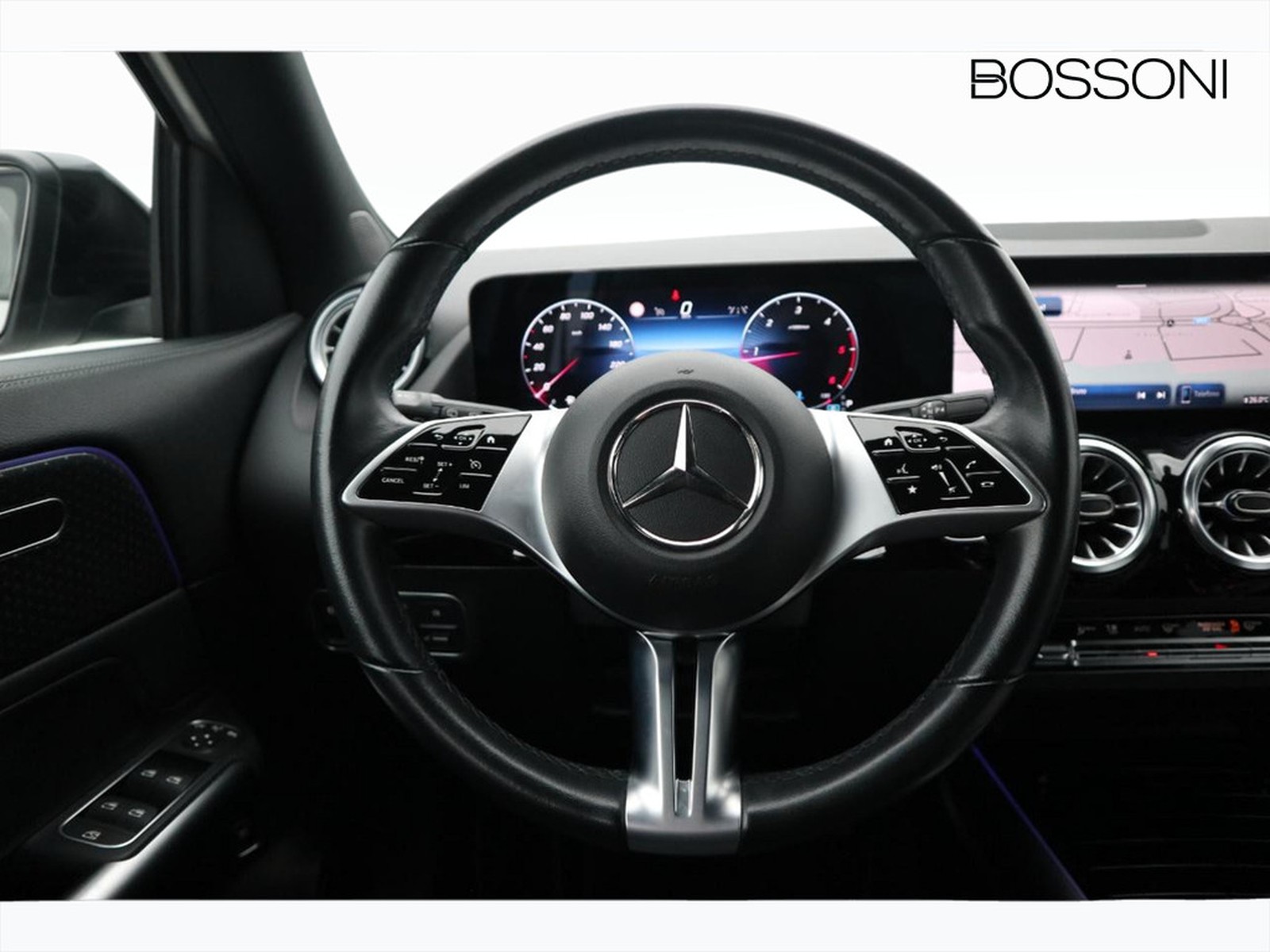 17 - Mercedes GLA 180 d progressive advanced 8g-dct