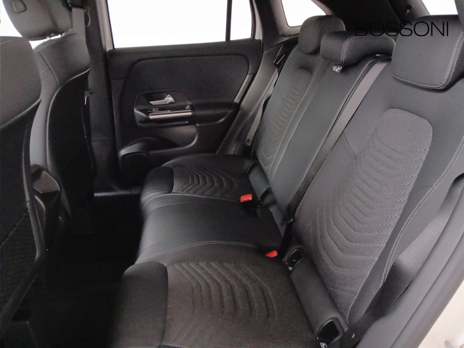 8 - Mercedes GLA 180 d progressive advanced 8g-dct