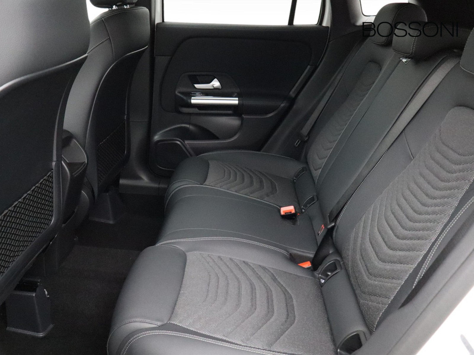 8 - Mercedes GLA 180 d progressive advanced 8g-dct