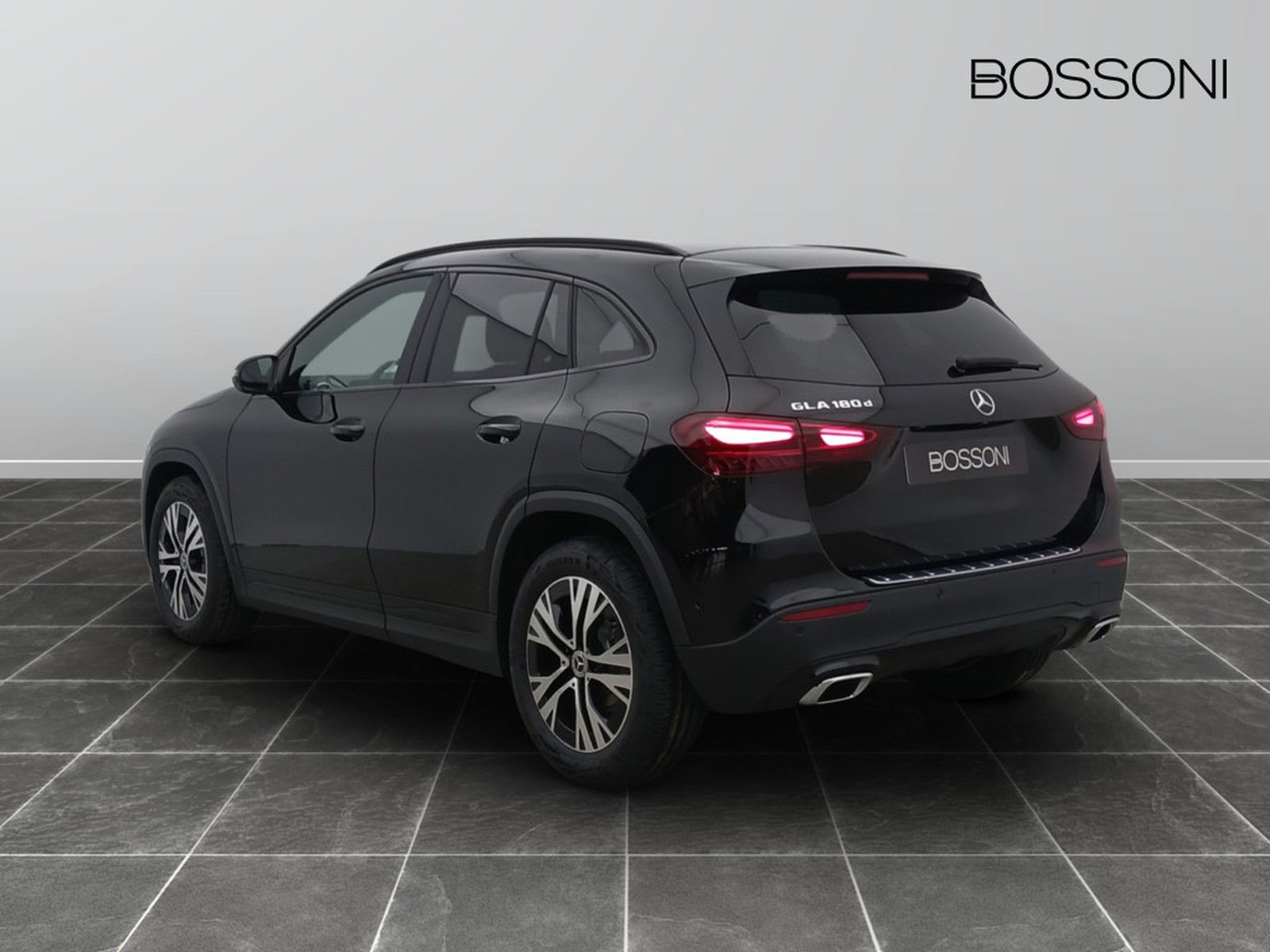 5 - Mercedes GLA 180 d progressive advanced 8g-dct