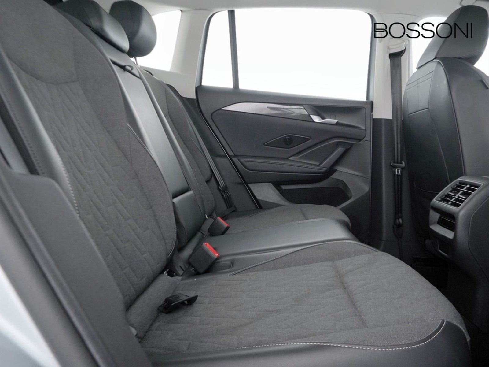 9 - Volkswagen Tiguan 2.0 tdi scr 150cv life dsg