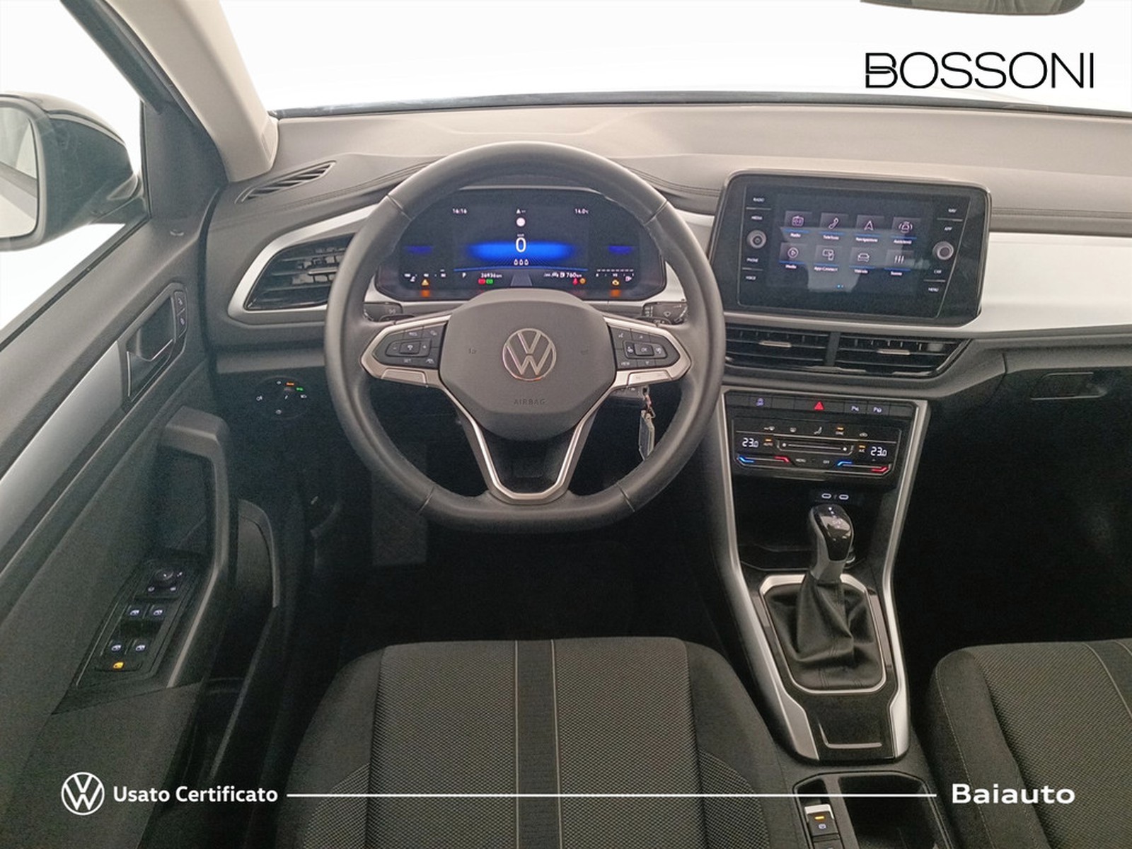 8 - Volkswagen T-Roc 1.5 tsi act life dsg