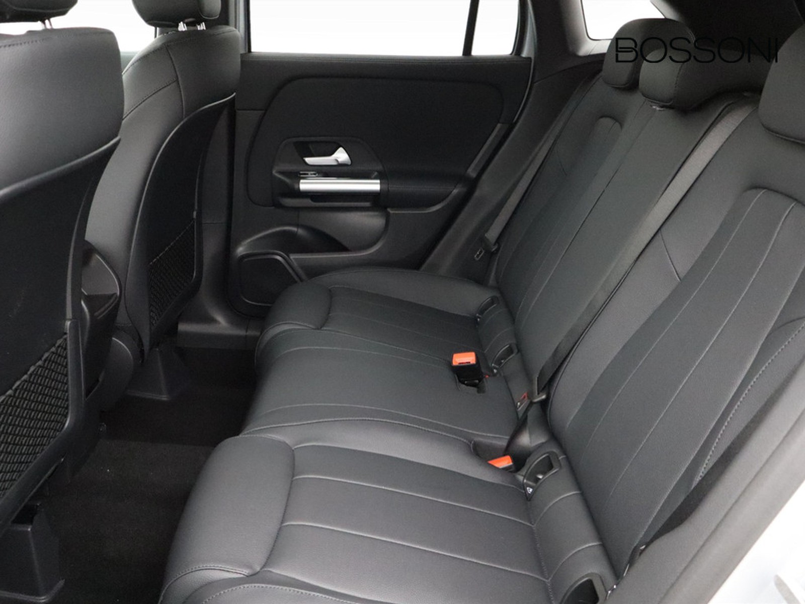 8 - Mercedes GLA 200 d progressive advanced 8g-dct