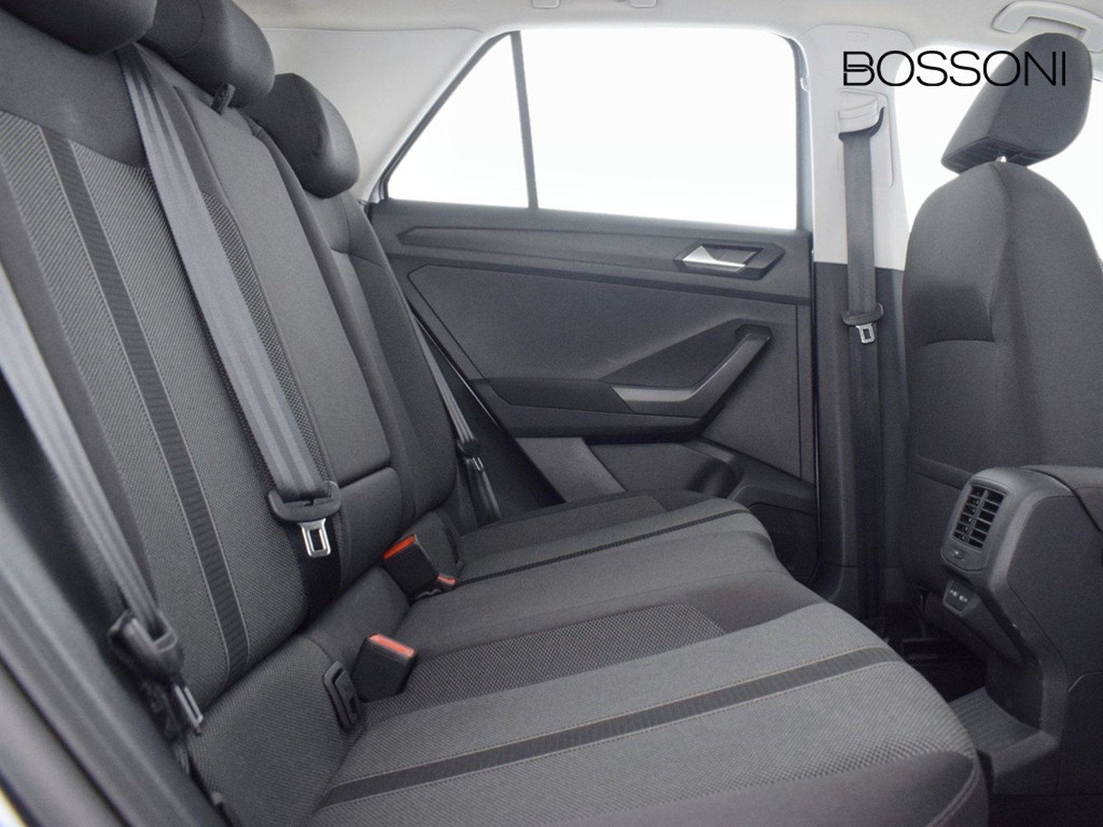 9 - Volkswagen T-Roc 1.5 tsi act life dsg