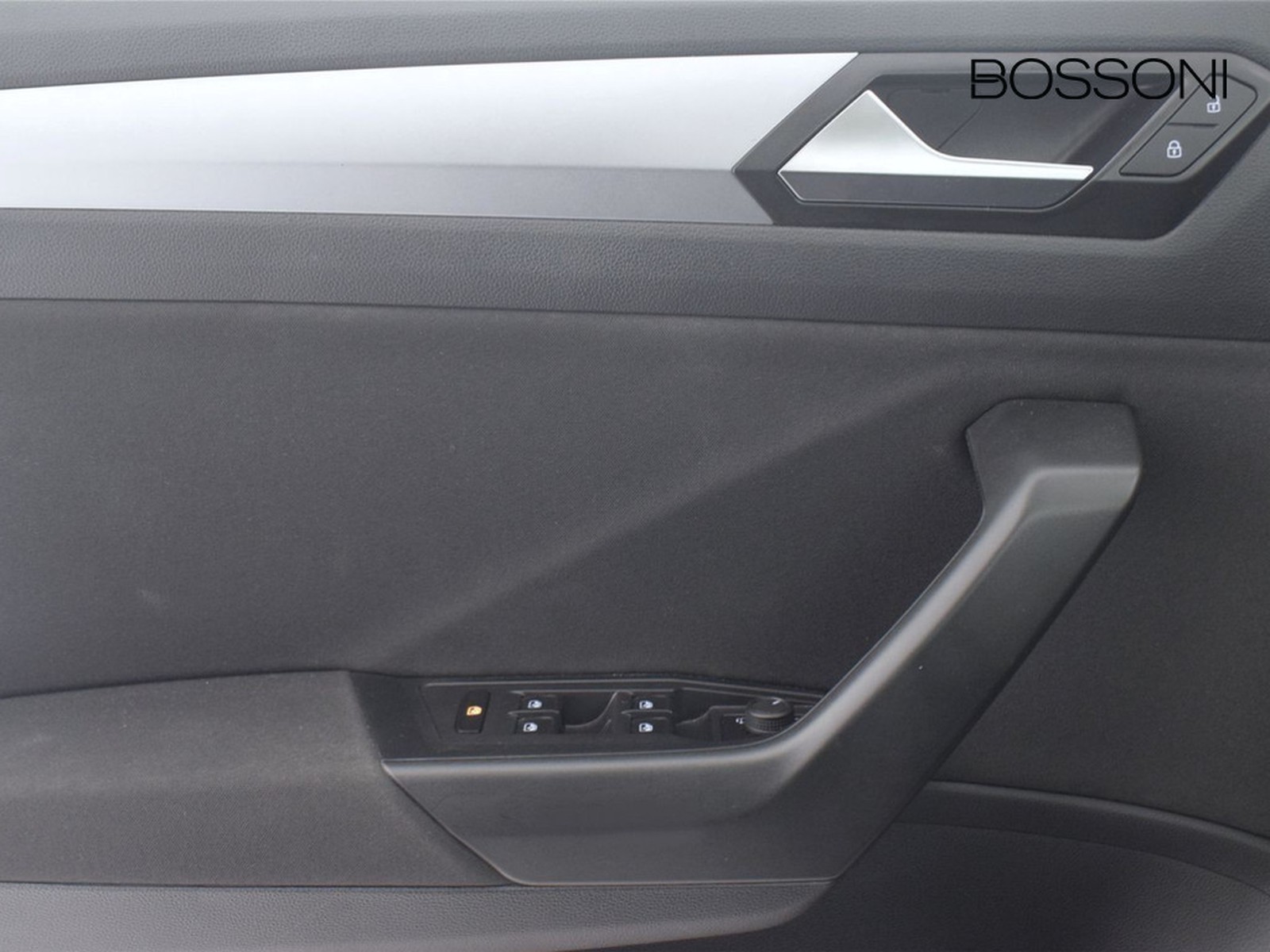 17 - Volkswagen T-Roc 1.5 tsi act life dsg