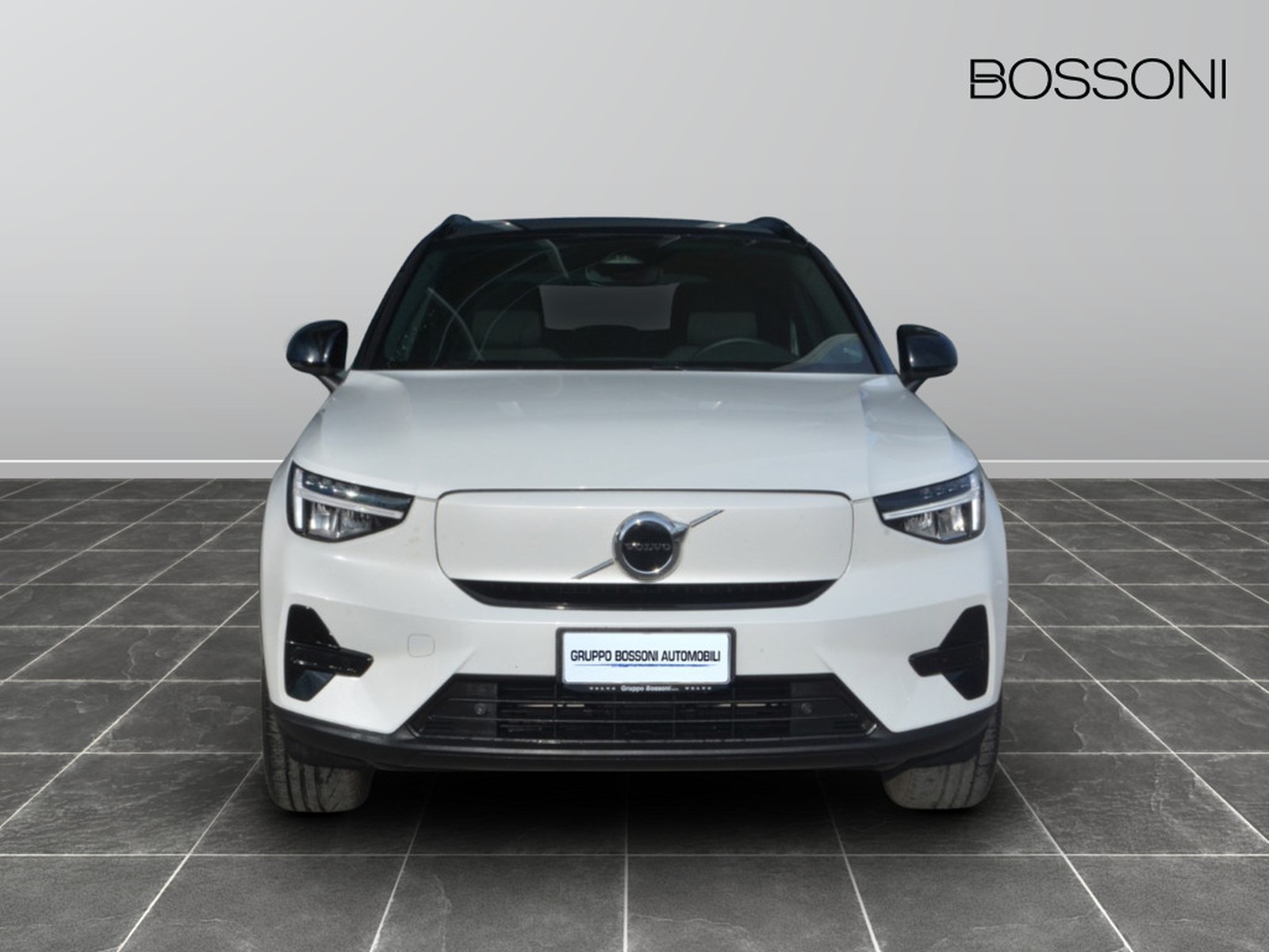 2 - Volvo XC40 single motor plus rwd edt