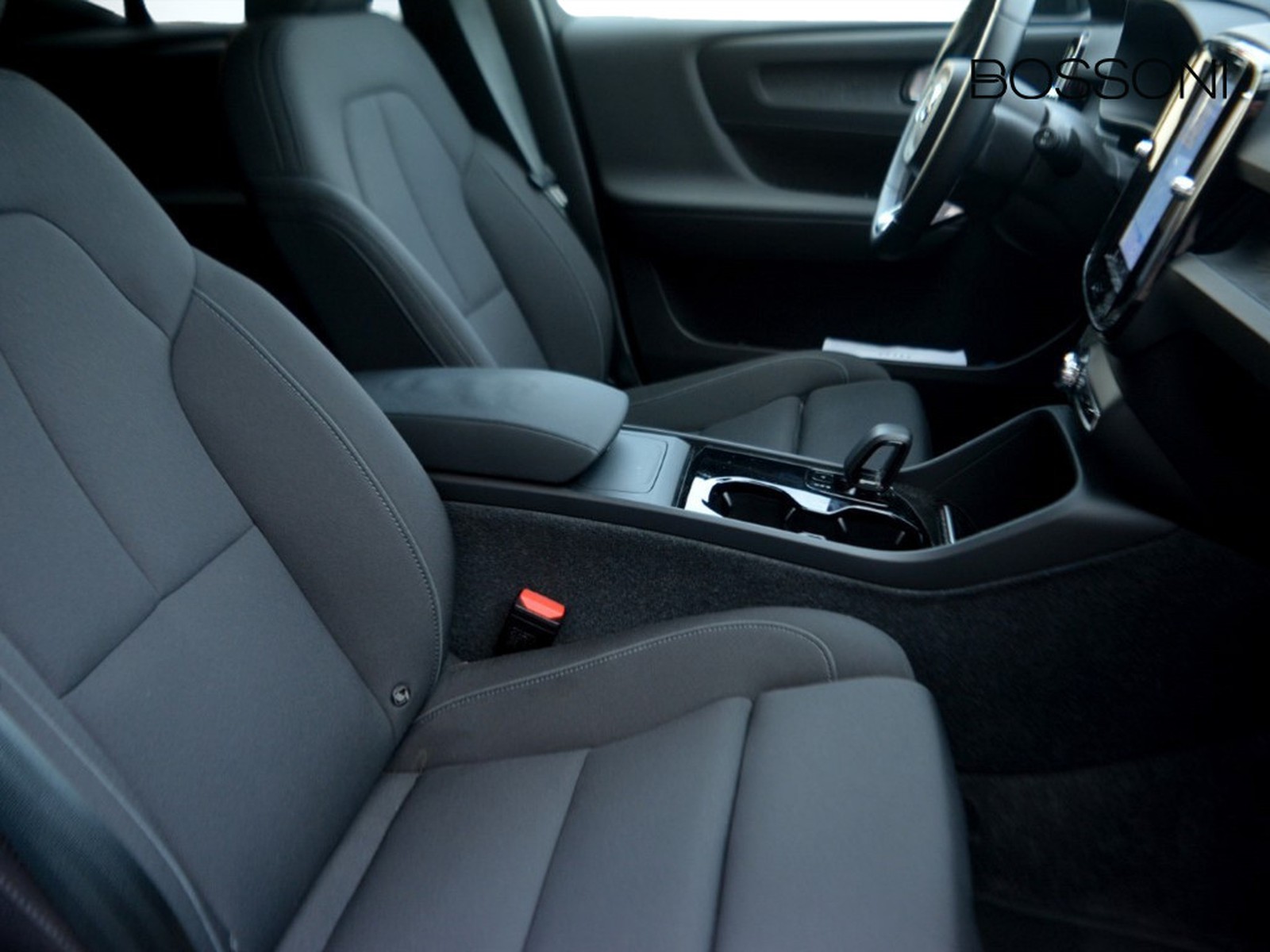 5 - Volvo XC40 single motor plus rwd edt