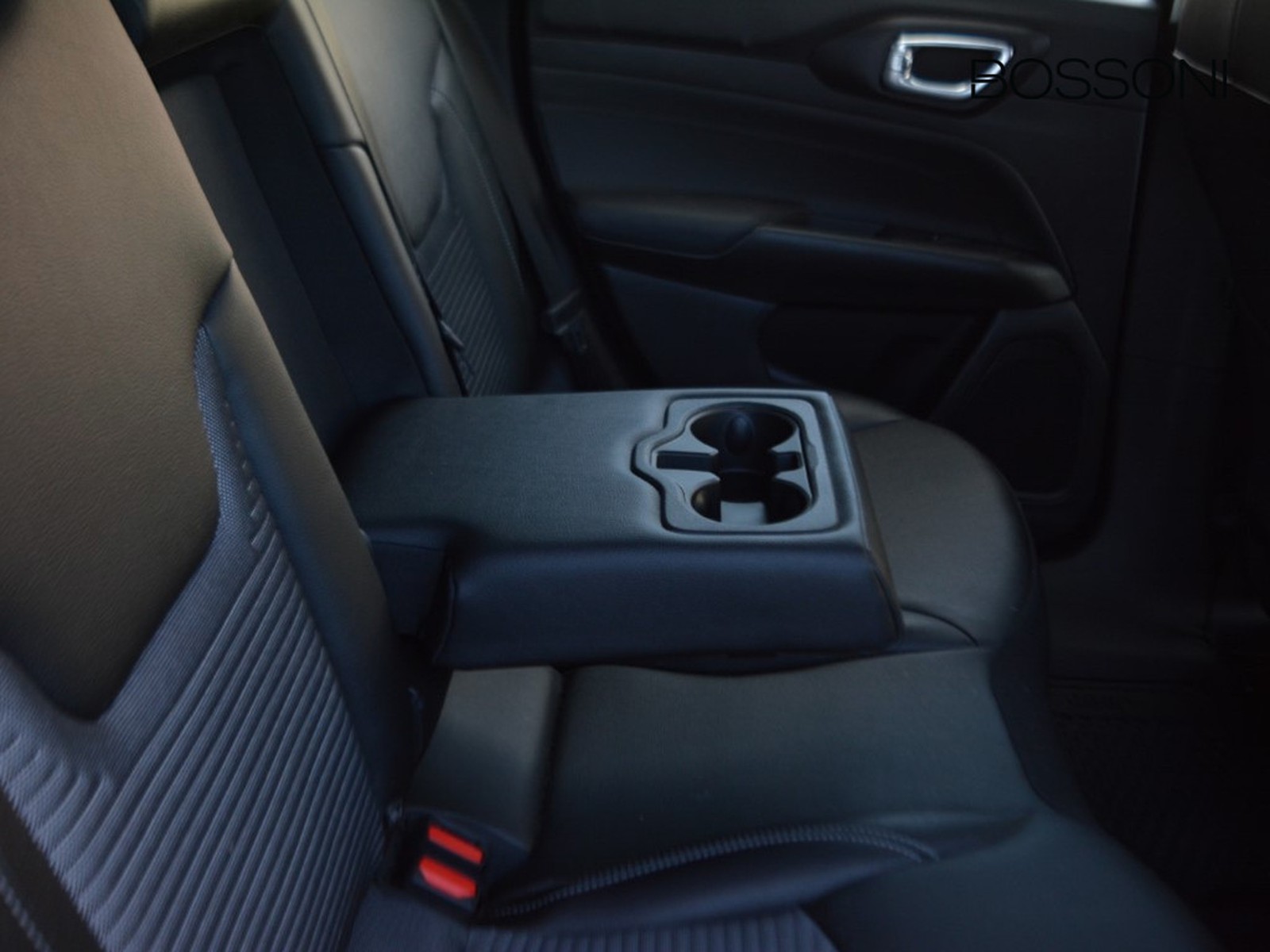 6 - Jeep Compass 1.5 turbo t4 mhev 130cv altitude 2wd