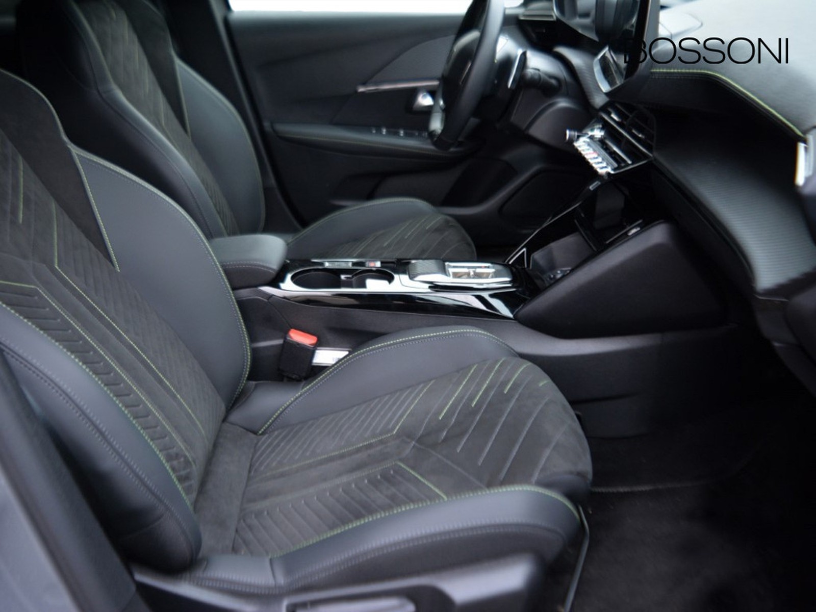 5 - Peugeot 208 1.2 hybrid 48v 145cv gt e-dcs6