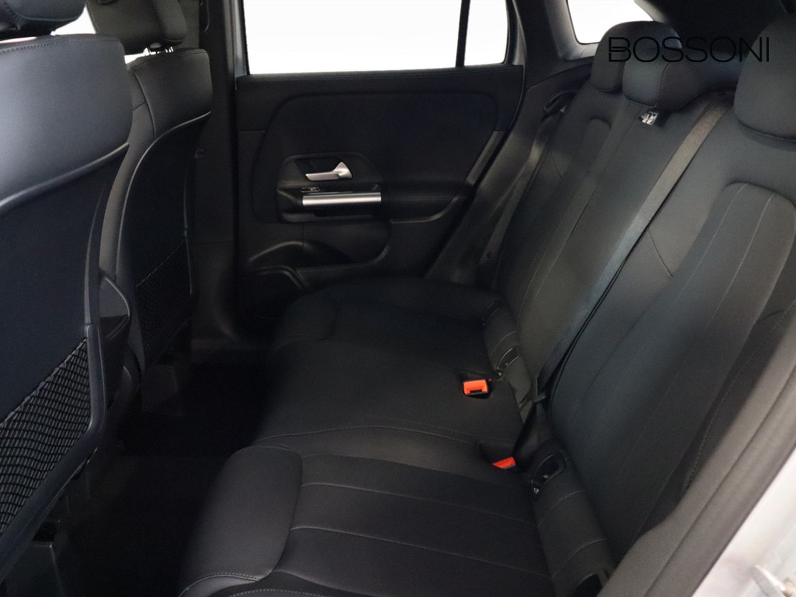 8 - Mercedes GLA 200 d progressive extra 8g-dct