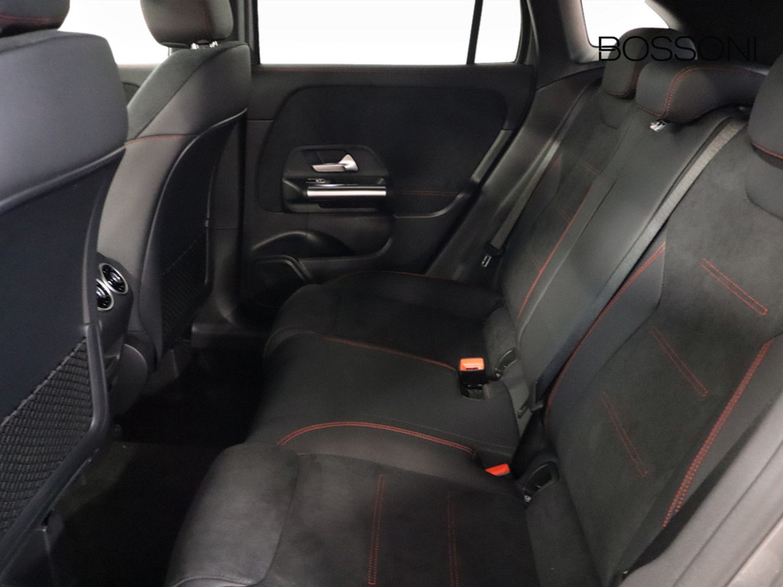 8 - Mercedes GLA 200 d amg line extra 8g-dct