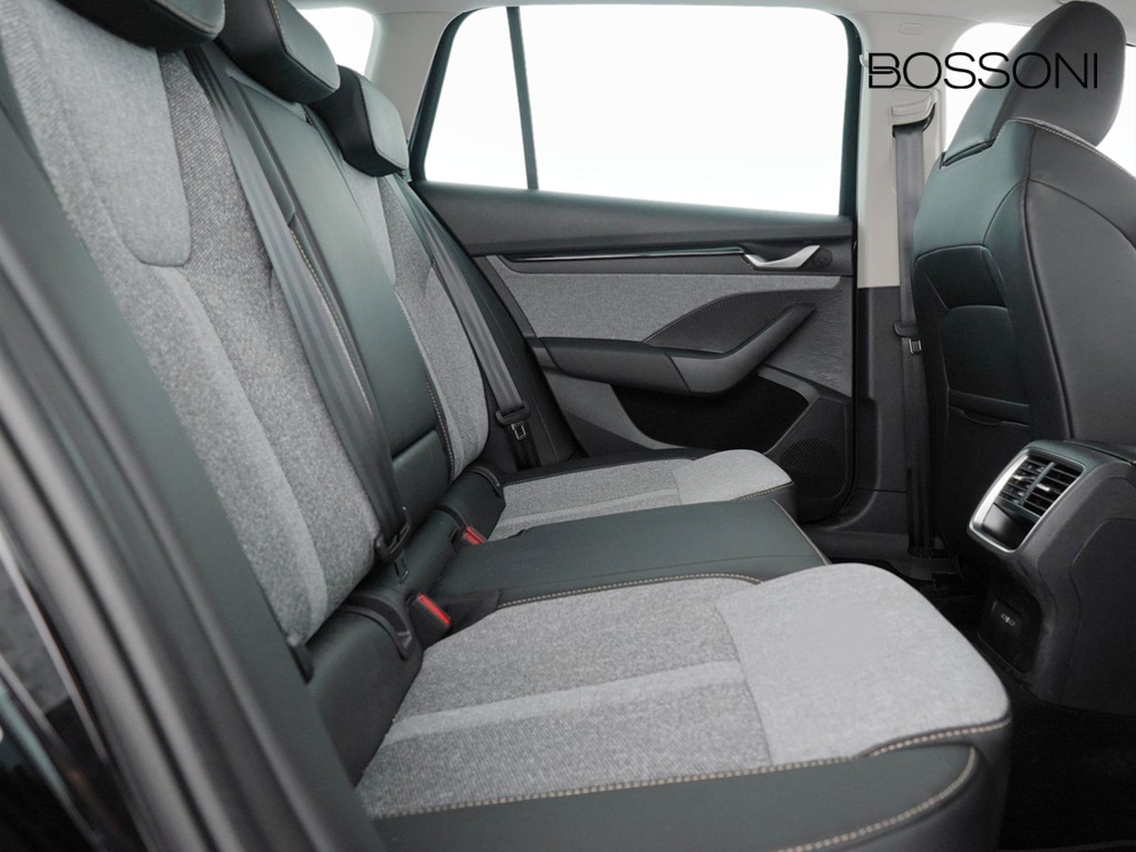 9 - Skoda Octavia wagon 2.0 tdi 150cv style dsg