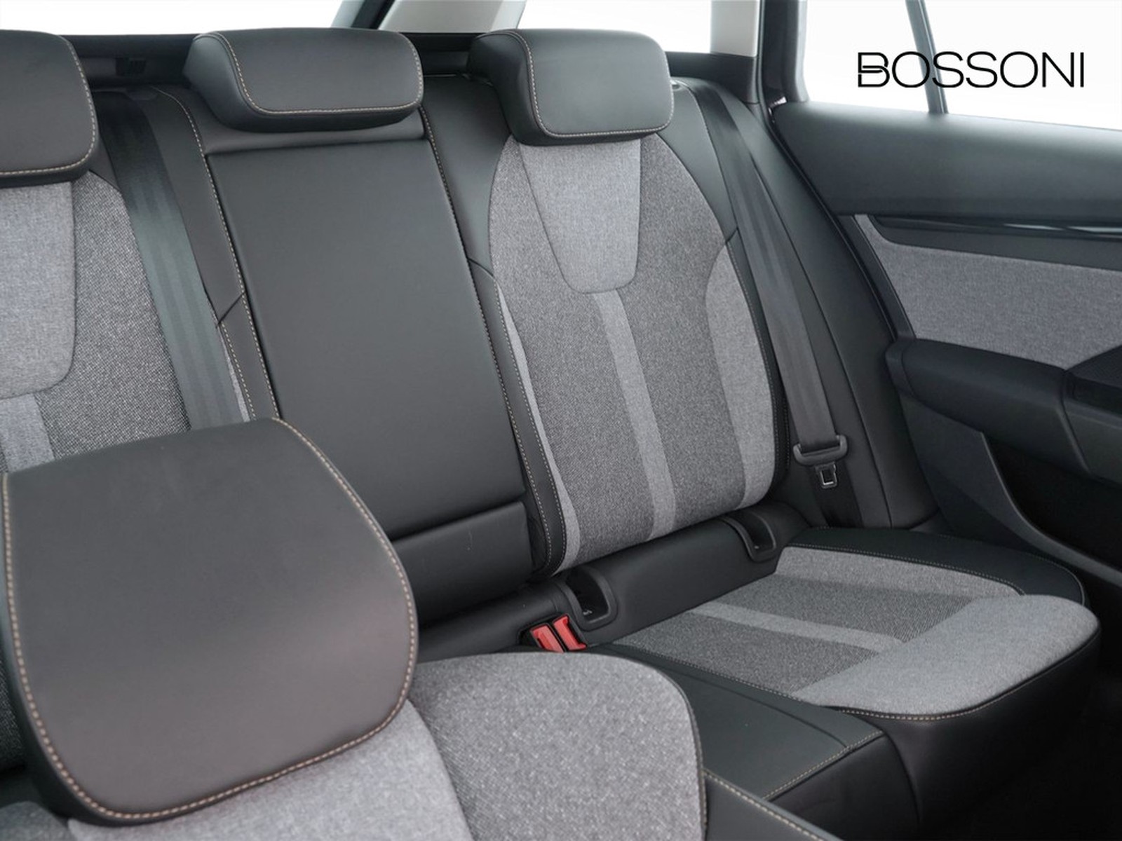 23 - Skoda Octavia wagon 2.0 tdi 150cv style dsg