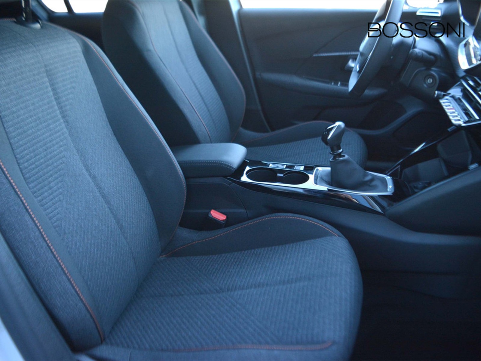 5 - Peugeot 208 1.2 puretech 100cv business s&s