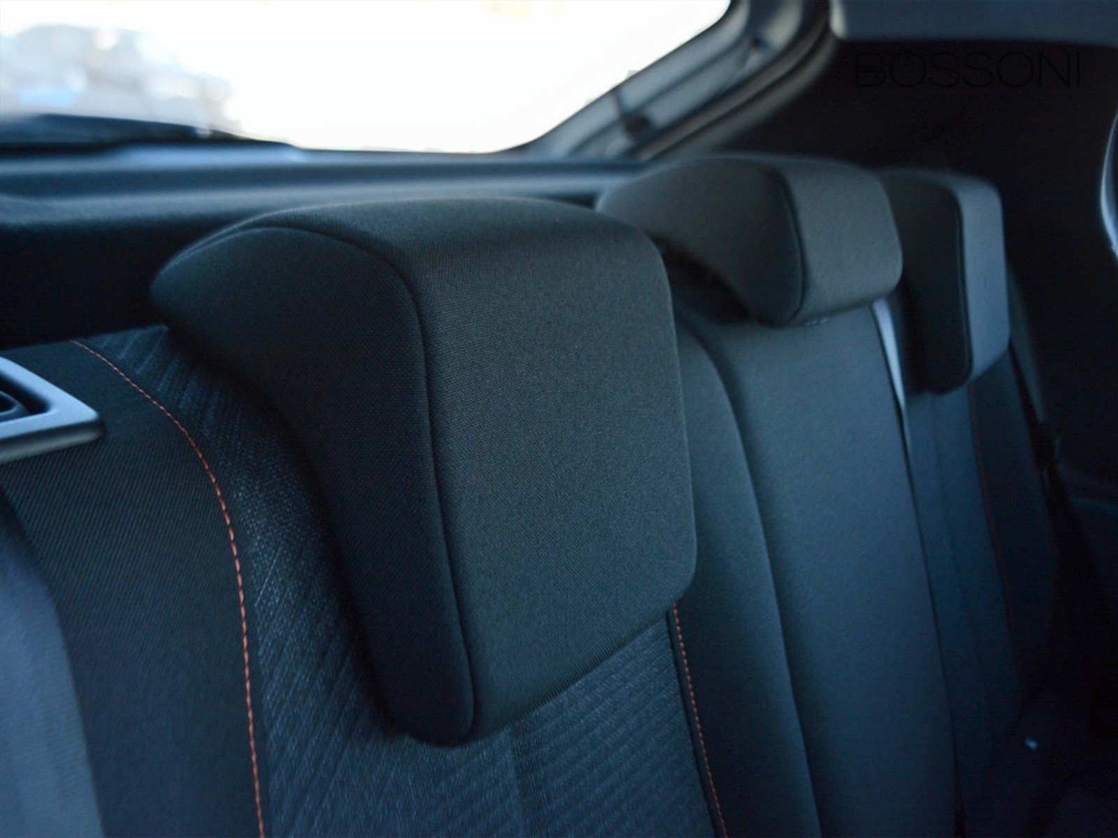 6 - Peugeot 208 1.2 puretech 100cv business s&s