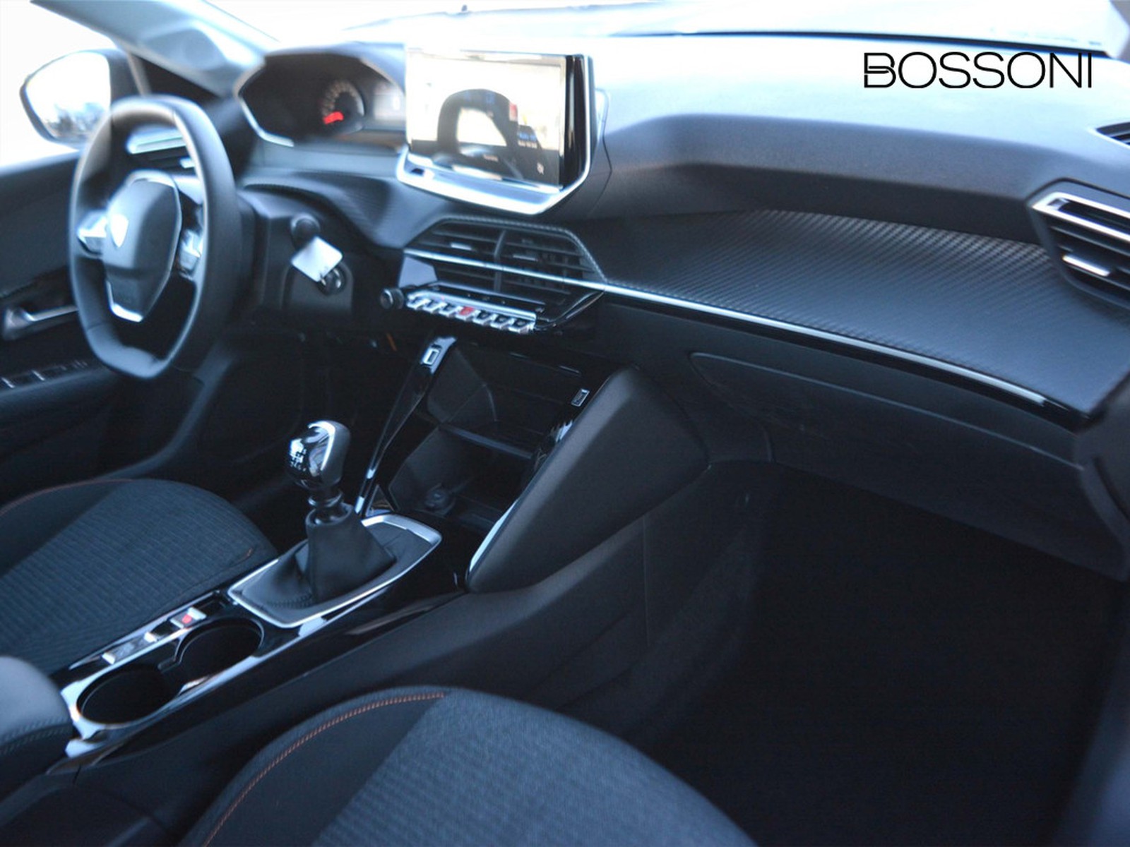 8 - Peugeot 208 1.2 puretech 100cv business s&s